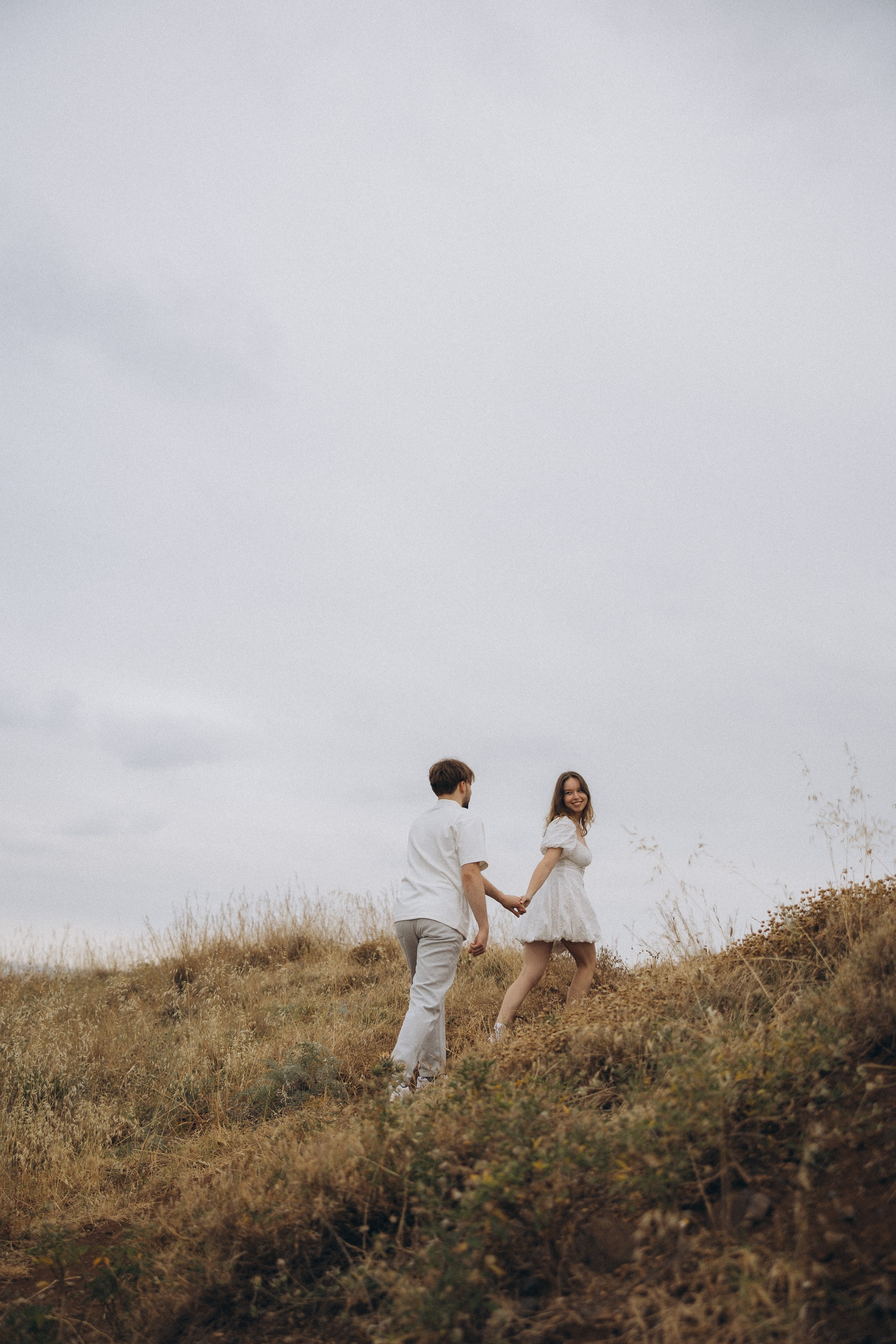 Surprise marriage proposal in São Lourenço, Madeira – romantic couple photography on dramatic coastal cliffs