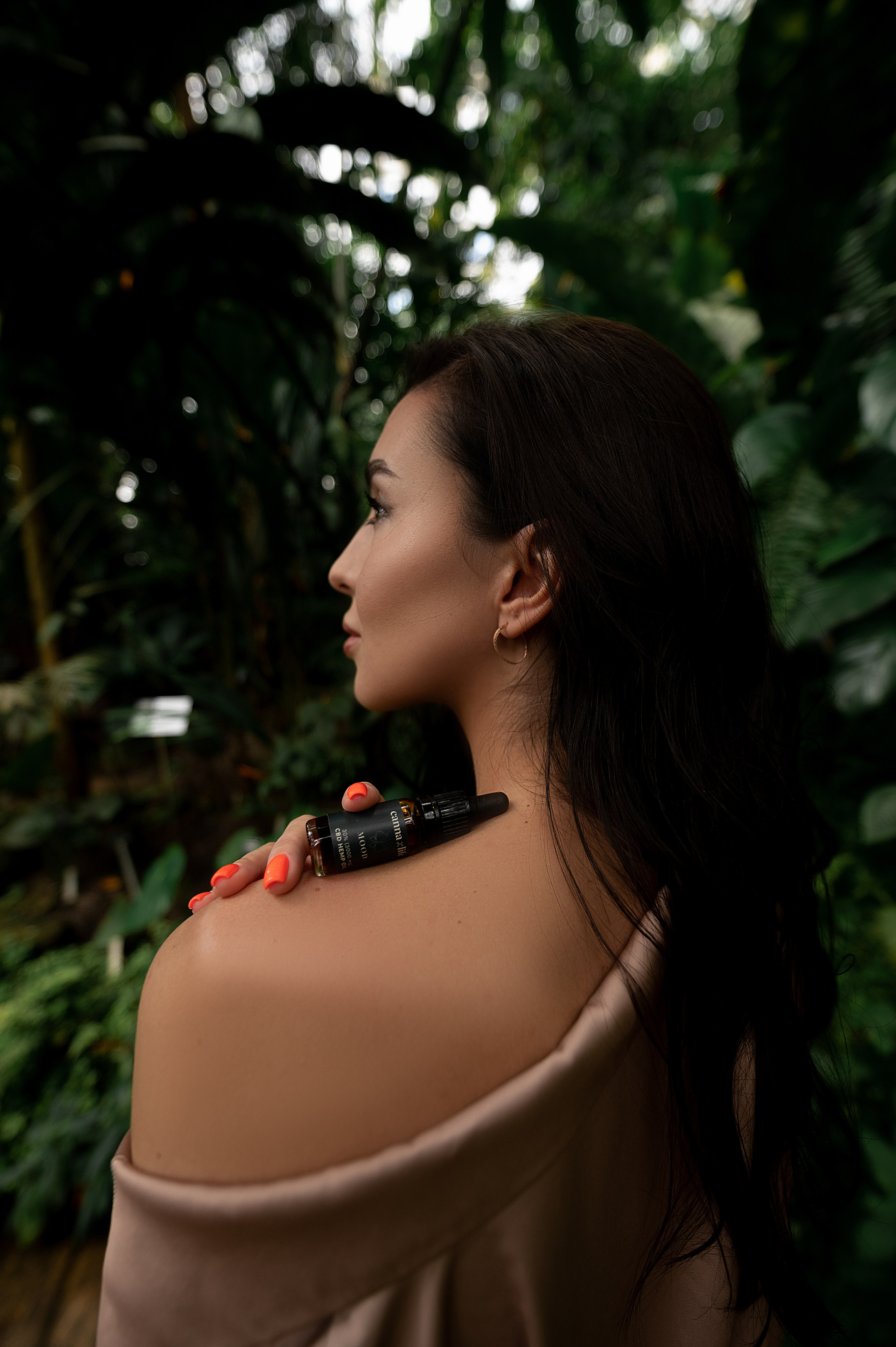 CannaXlife CBD products. ANNA-MARIA PHOTO CONTENT CREATOR — фотограф, эстет, художник и визуальный эксперт в Instagram, работающий в Праге