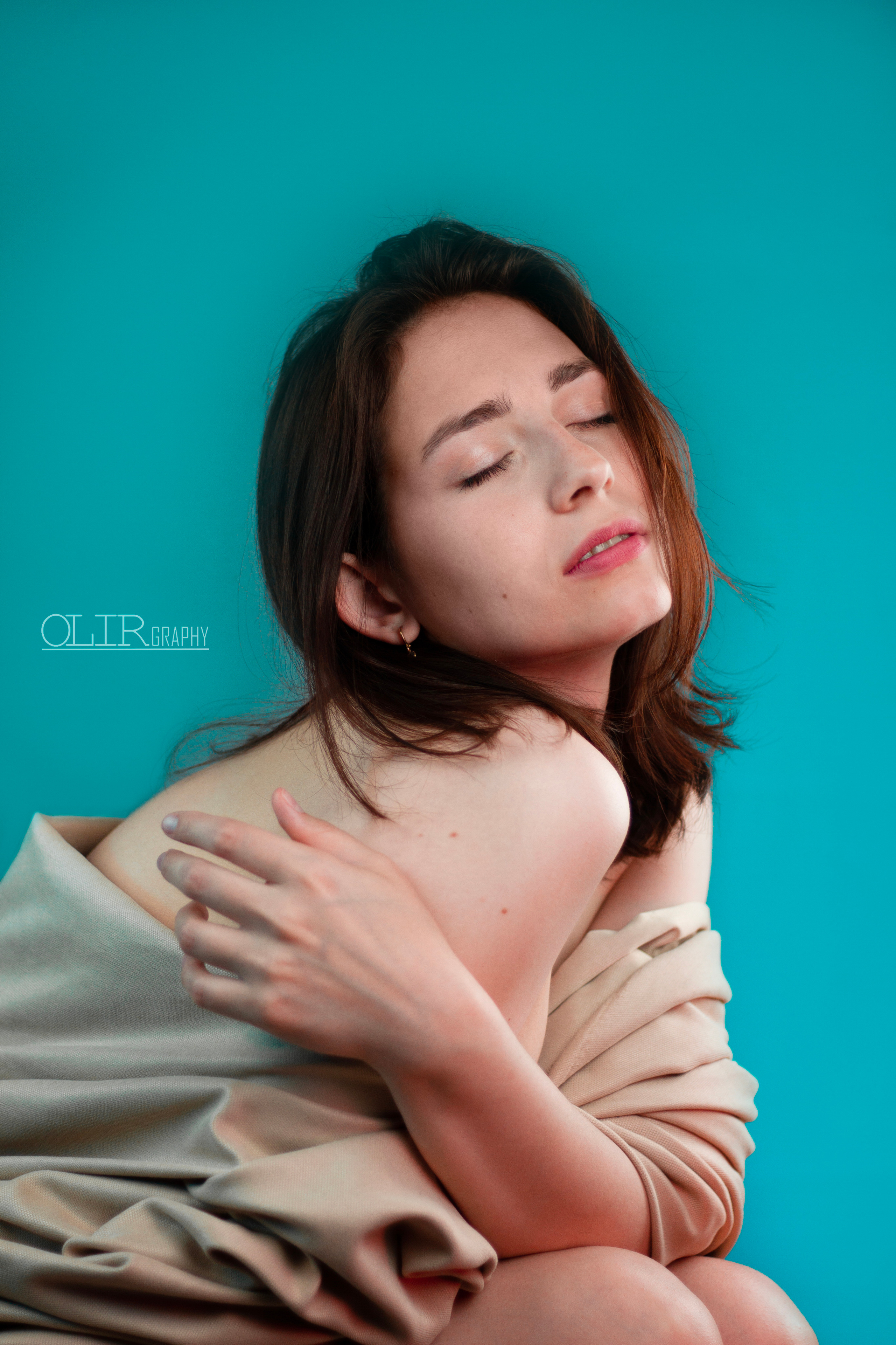 სტუდიური და გარე ფოტოსესიები. Clapp Studio