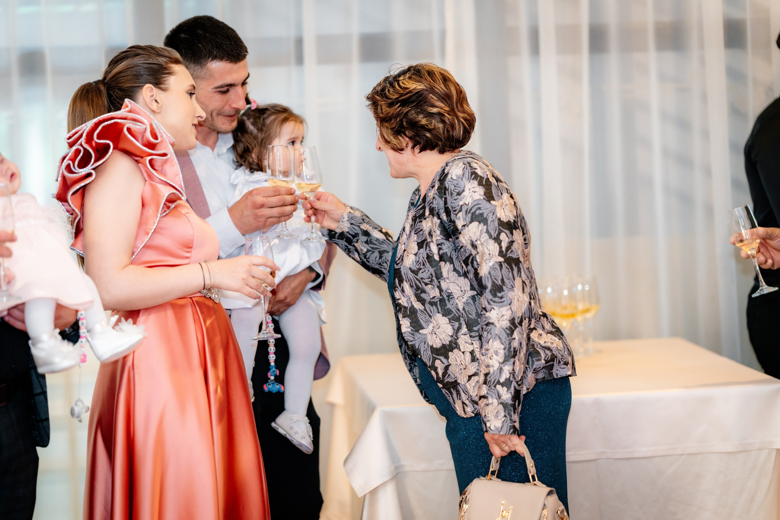 fotograf botez Miruna Parascheva, fotografie botez Botoșani, fotograf Alin Chirilă, amintiri botez, fotografii botez, botez Miruna Parascheva, fotograf copii, fotografie botez în Botoșani-alt="botez Miruna Parascheva, fotografie botez Alin Chirilă, amintiri botez, fotografii emoționante botez Botoșani"-- fotografii-botez-bebelus- amintiri-botez-micuț- moment-sfânt-crestinare- fotografie-emotionanta-botez- detalii-botez-bebelusi- parinti-fericiti-la-botez- fotograf-botez-profesionist- botez-in-biserica-ortodoxa- micuț-botezat-cu-emoție- zâmbete-și-lacrimi-la-botez- bebeluș-la-cristelniță- decor-botez-colorat- botez-cu-dragoste-și-credință- emotie-pura-la-botez- fotograf-botez-botosani- botez-iasi-suceava-fotograf- amintiri-nepretuite-botez