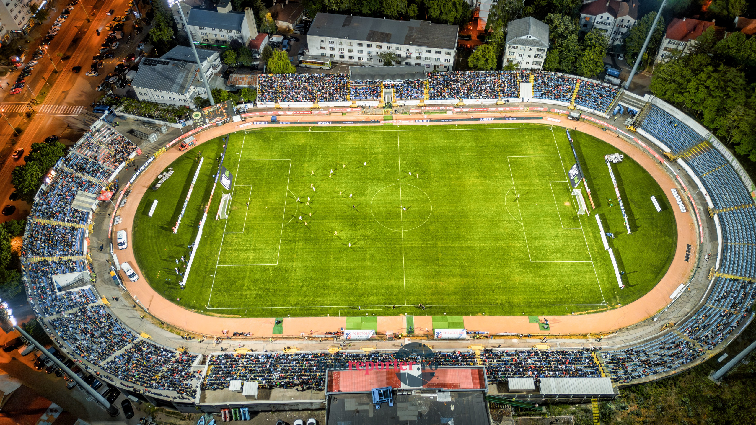 Galerie Foto: FC Botoșani vs. CS Mioveni - Pe 17 mai 2024, am fost martorii unei partide incredibile între FC Botoșani și CS Mioveni, în prima manșă a barajului pentru evitarea retrogradării. În fața unui stadion plin de emoție și speranță, echipa noastră a obținut o victorie importantă, cu un gol marcat de Aldair în minutul 93. 💪 *FC Botoșani 1-0 CS Mioveni*⚽️ Urmăriți momentele cheie ale meciului și bucuria suporterilor în această galerie foto! Pregătiți-vă pentru meciul de retur de pe 24 mai, când vom lupta din nou pentru a rămâne în prima ligă.#FCBotoșani #CSMioveni #BarajRetrogradare #ForzaBotoșani 