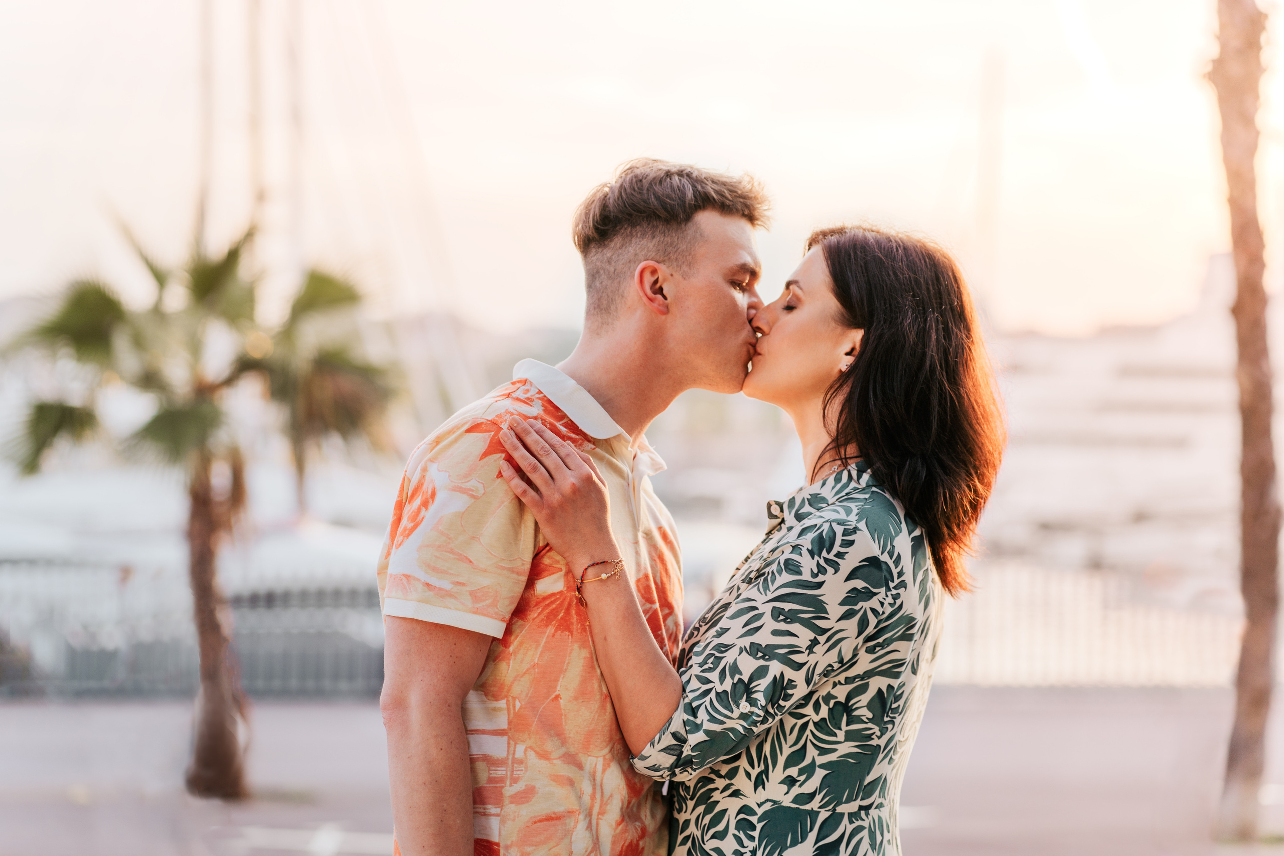 Love story Center Barcelona. DiaFoto — Wow Photographer in Barcelona | Premium Barcelona Photoshoot Experience