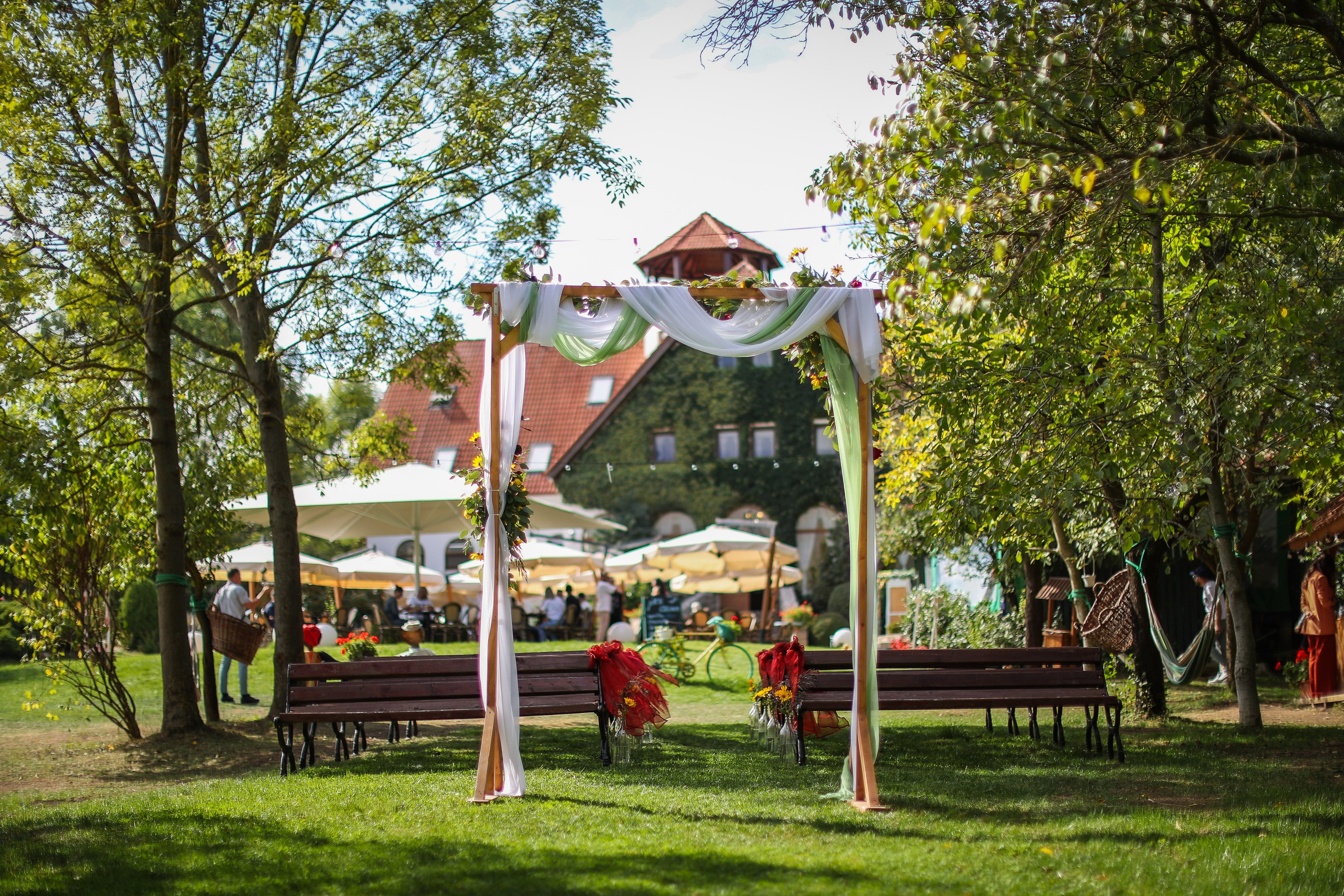 Orsi & Remus, eleganță în inima Transilvaniei. Rares Bucur is a professional wedding photographer based in Cluj-Napoca, Romania, specializing in wedding photography