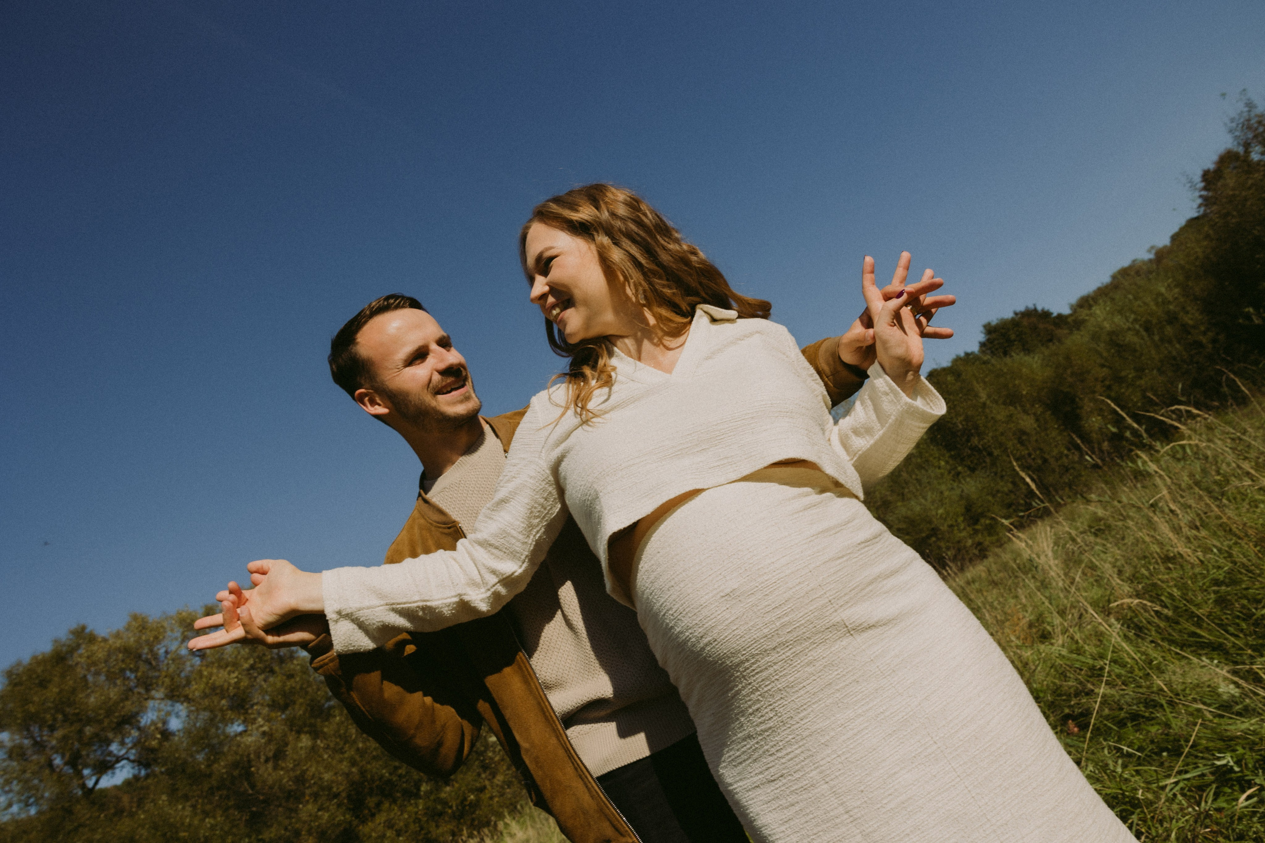 Sigita ir Artūras | Pabėgimas į gamtą ir aštrūs šešėliai. Vestuvių ir šeimų fotografė Lena Bondarenko / belove photo