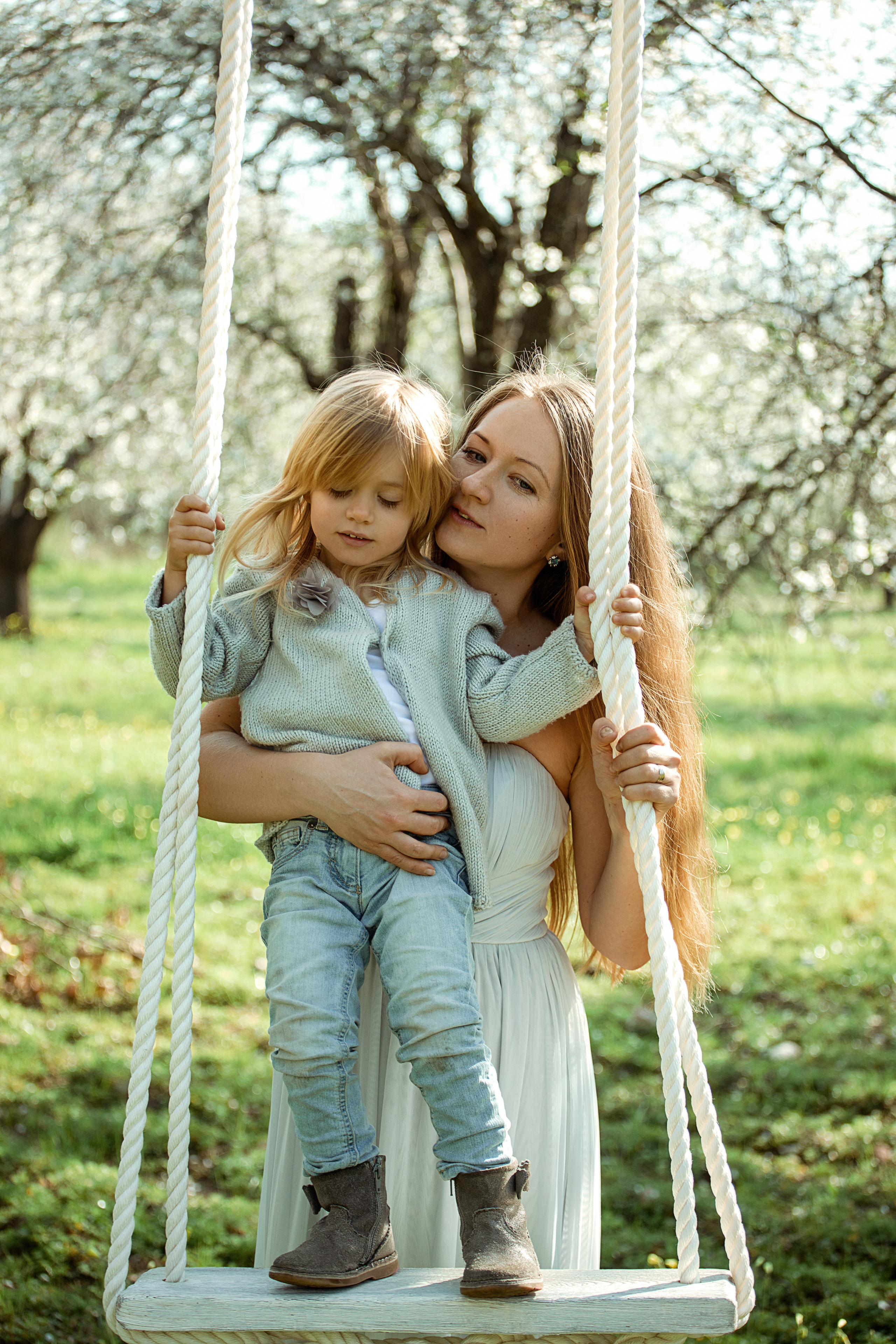 Family photo session in a flowering almond garden. Julia Ganch I Fashion Wedding Photography I Cappadocia Turkey