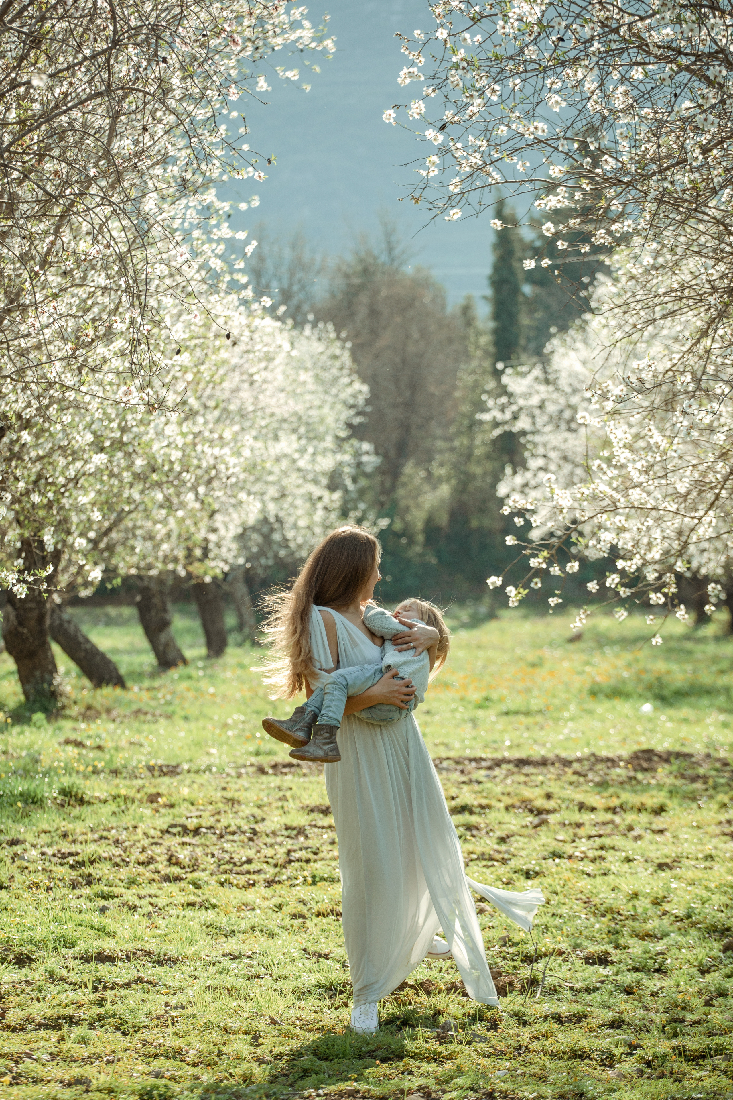 Family photo session in a flowering almond garden. Julia Ganch I Fashion Wedding Photography I Cappadocia Turkey