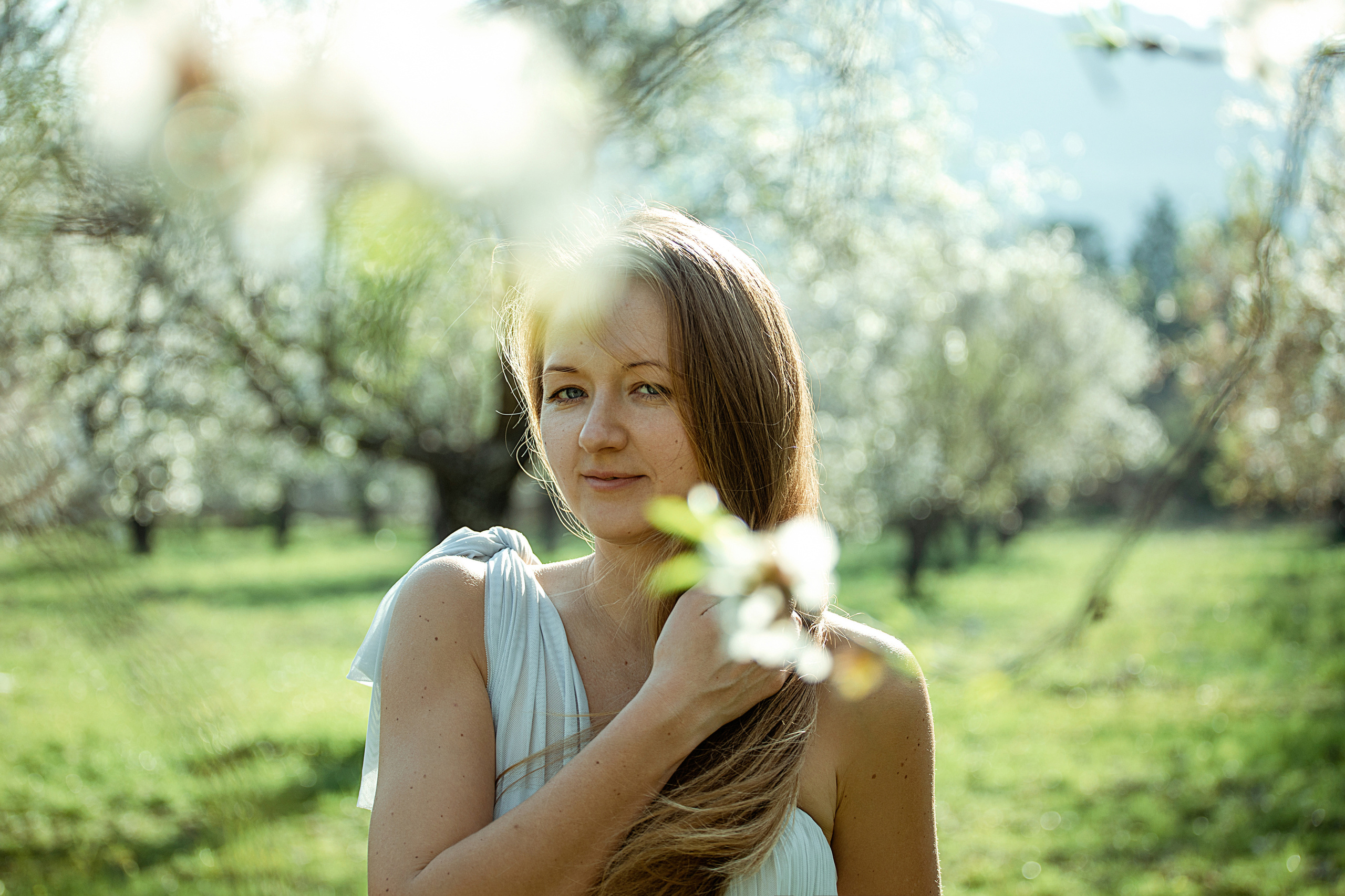 Family photo session in a flowering almond garden. Julia Ganch I Fashion Wedding Photography I Cappadocia Turkey