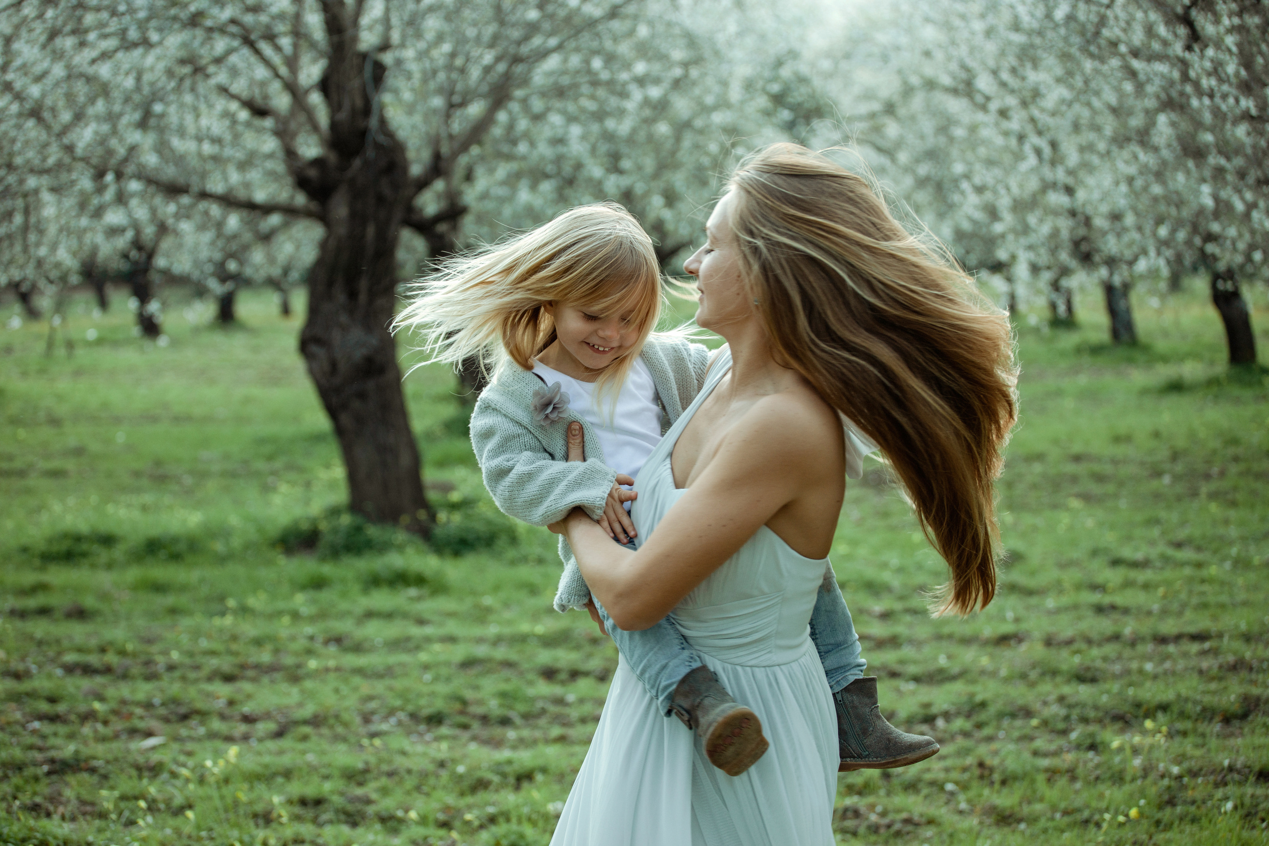 Family photo session in a flowering almond garden. Julia Ganch I Fashion Wedding Photography I Cappadocia Turkey