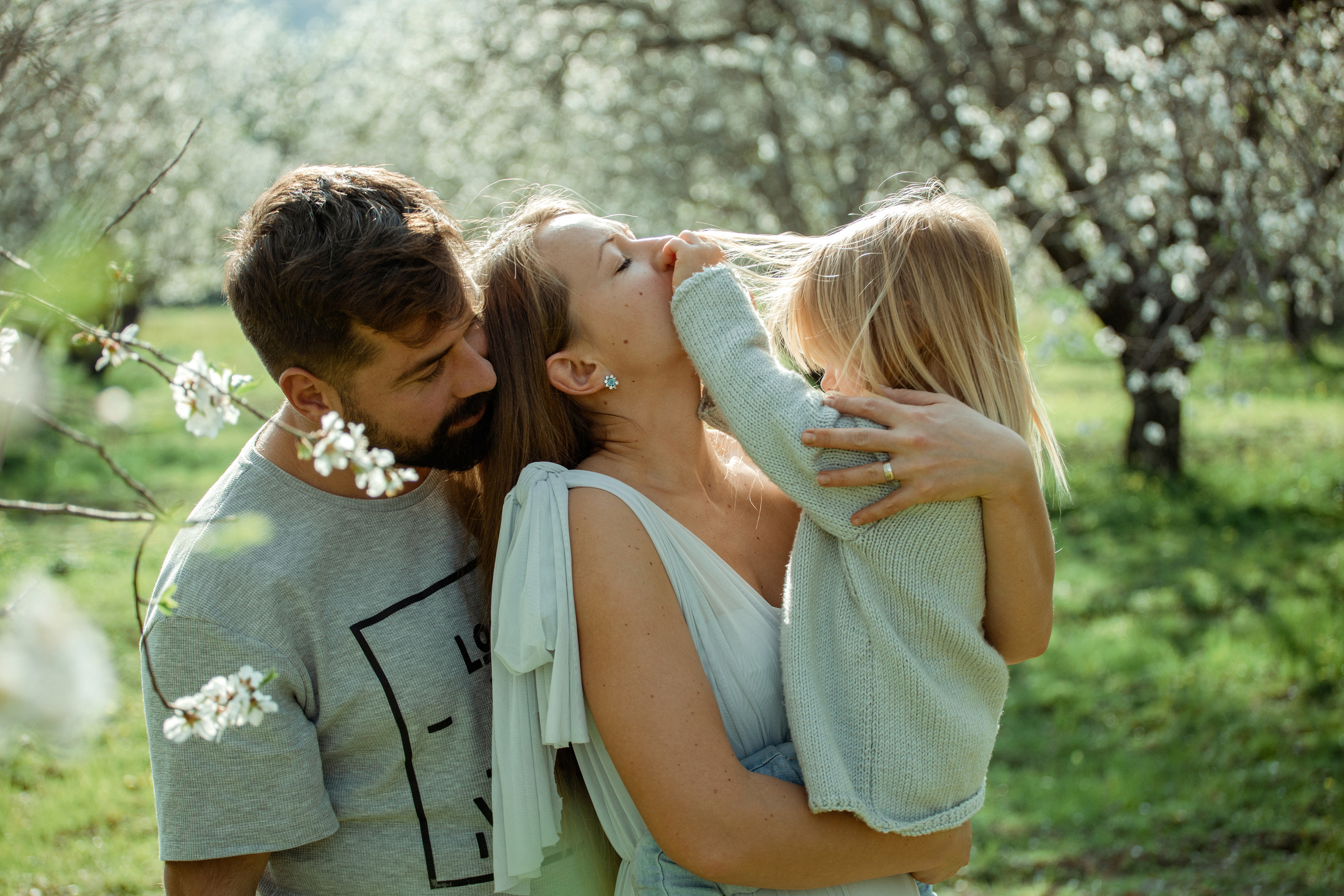 Family photo session in a flowering almond garden. Julia Ganch I Fashion Wedding Photography I Cappadocia Turkey