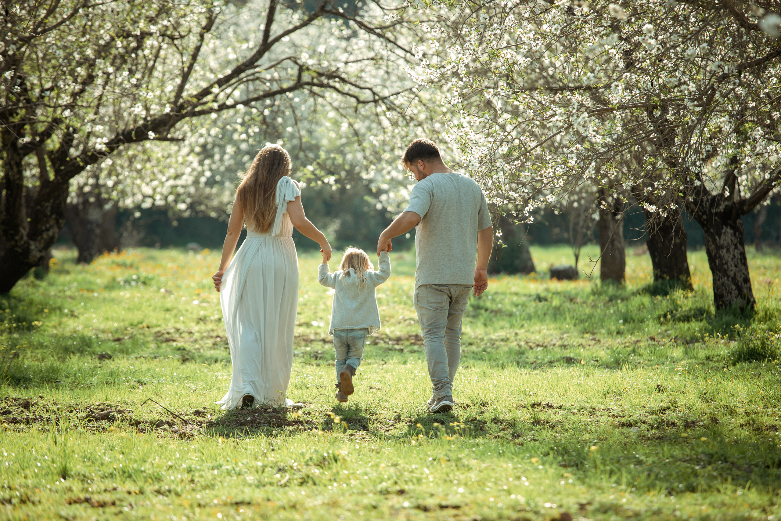 Family photo session in a flowering almond garden. Julia Ganch I Fashion Wedding Photography I Cappadocia Turkey