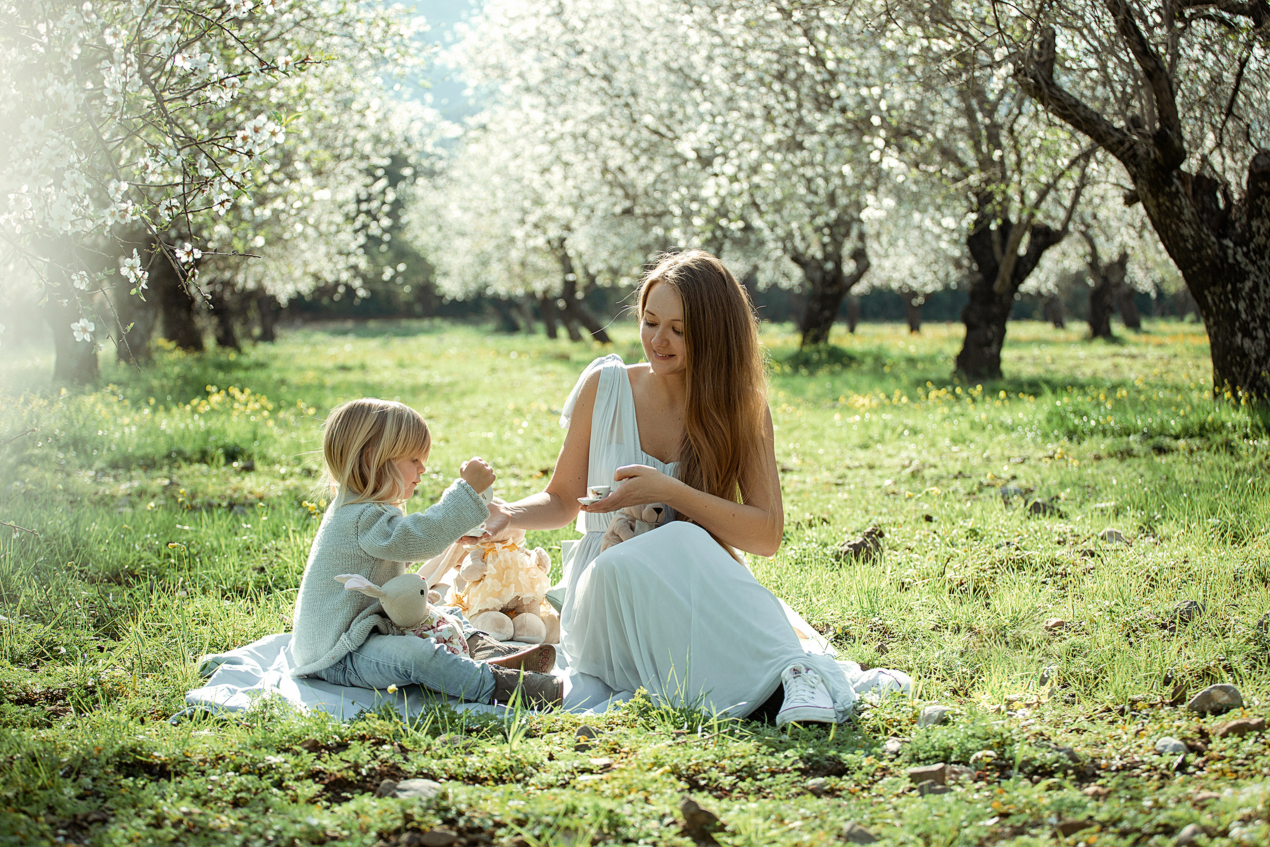 Family photo session in a flowering almond garden. Julia Ganch I Fashion Wedding Photography I Cappadocia Turkey