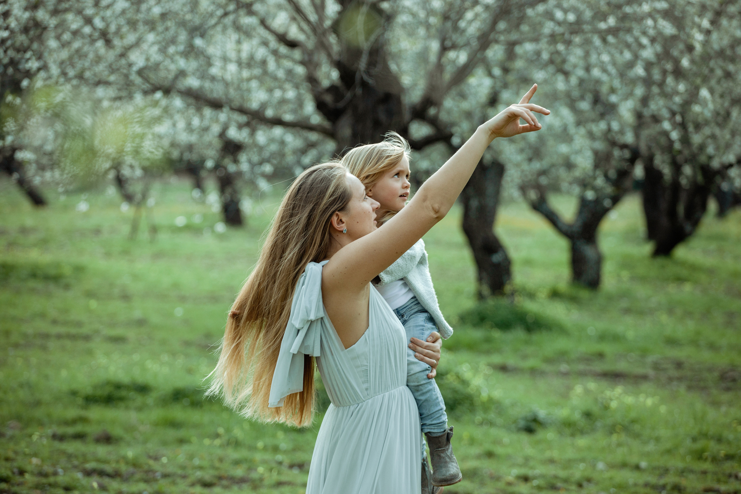 Family photo session in a flowering almond garden. Julia Ganch I Fashion Wedding Photography I Cappadocia Turkey