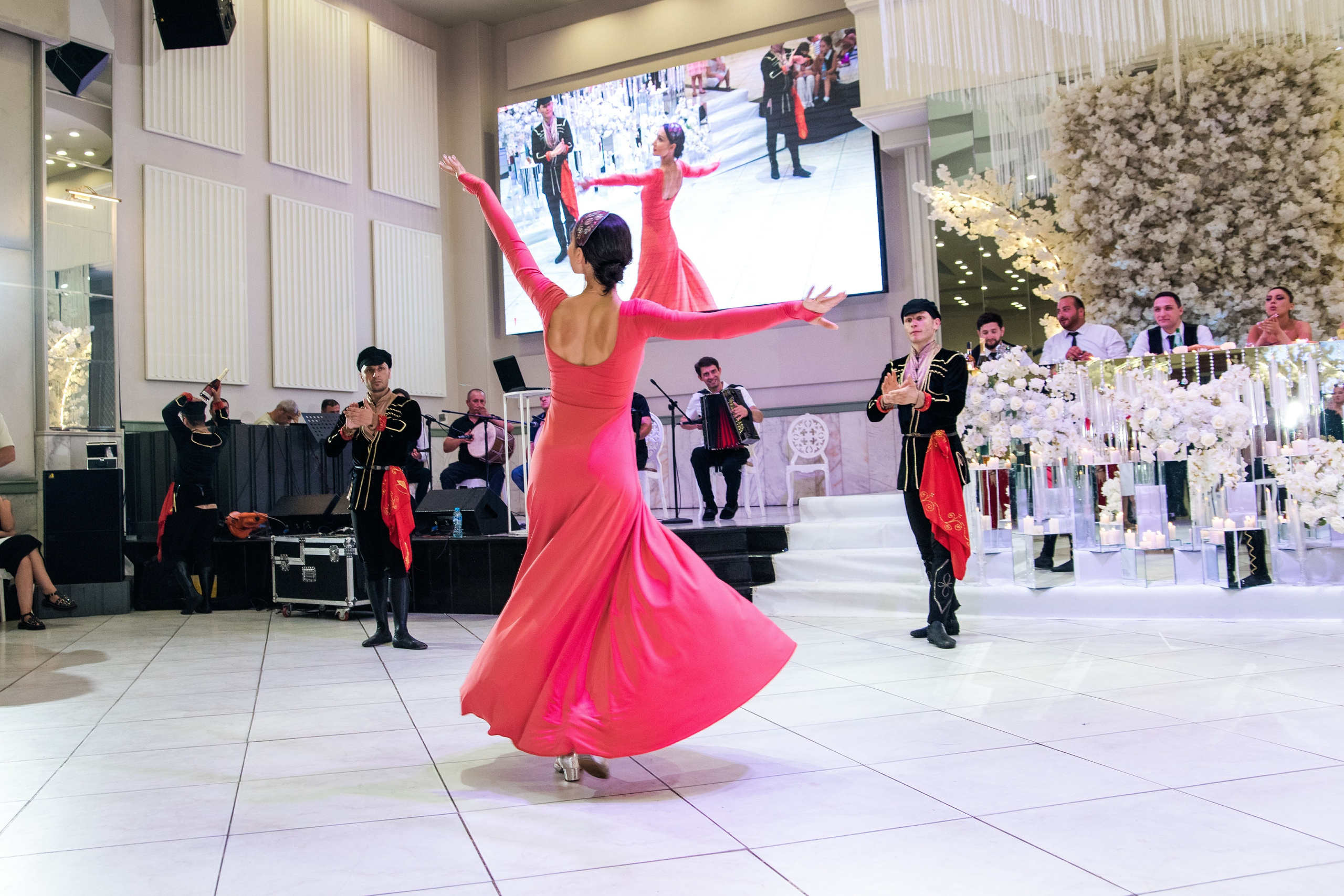 Грузинская свадьба Луки и Нино в Кутаиси. Свадебные фотографы в Грузии, Армении. Макс Коваленко и Лара Татосян. Свадебный видеограф