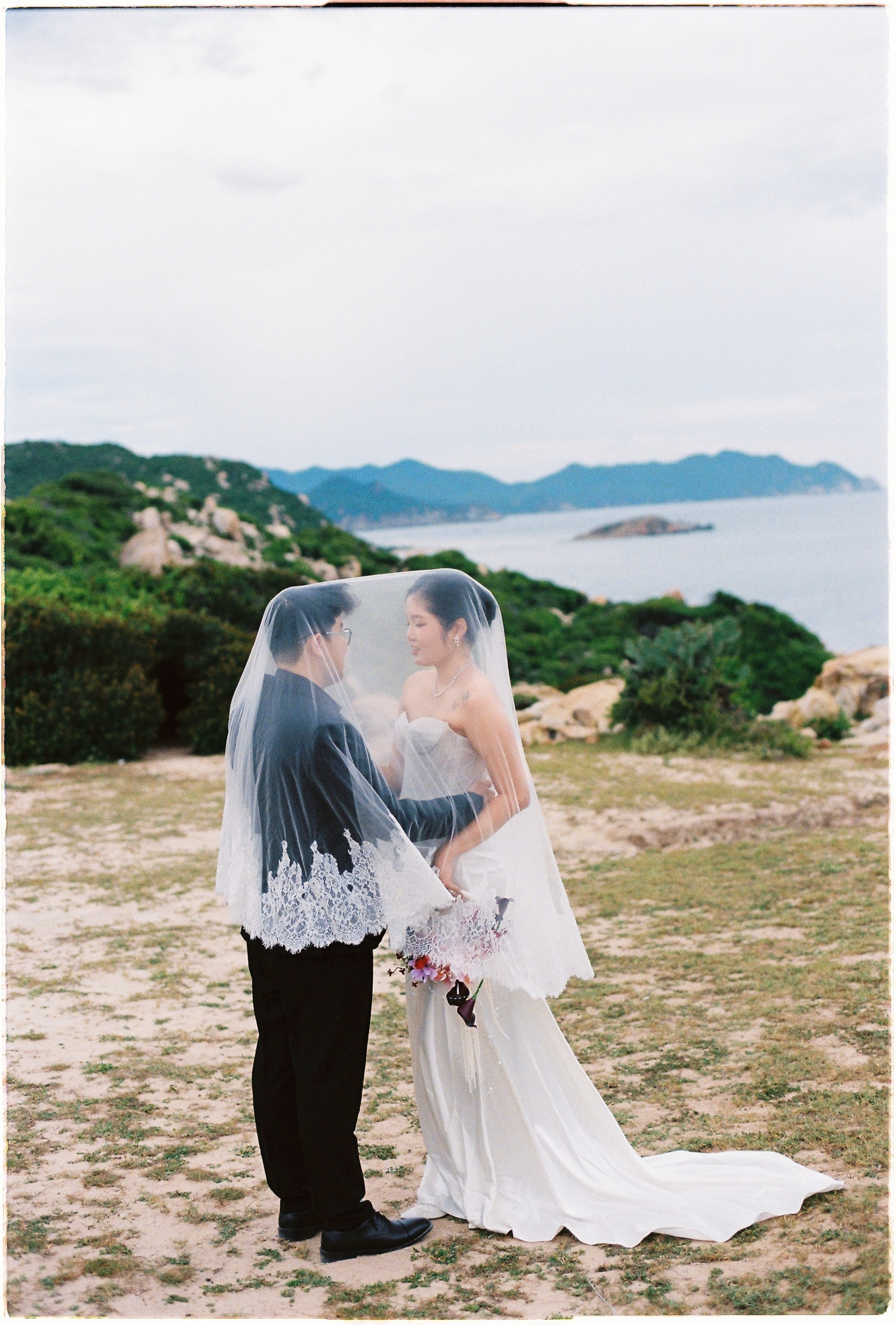 THANG & YEN | KODAK ULTRAMAX400. WEDDING PHOTOGRAPHER IN VIETNAM