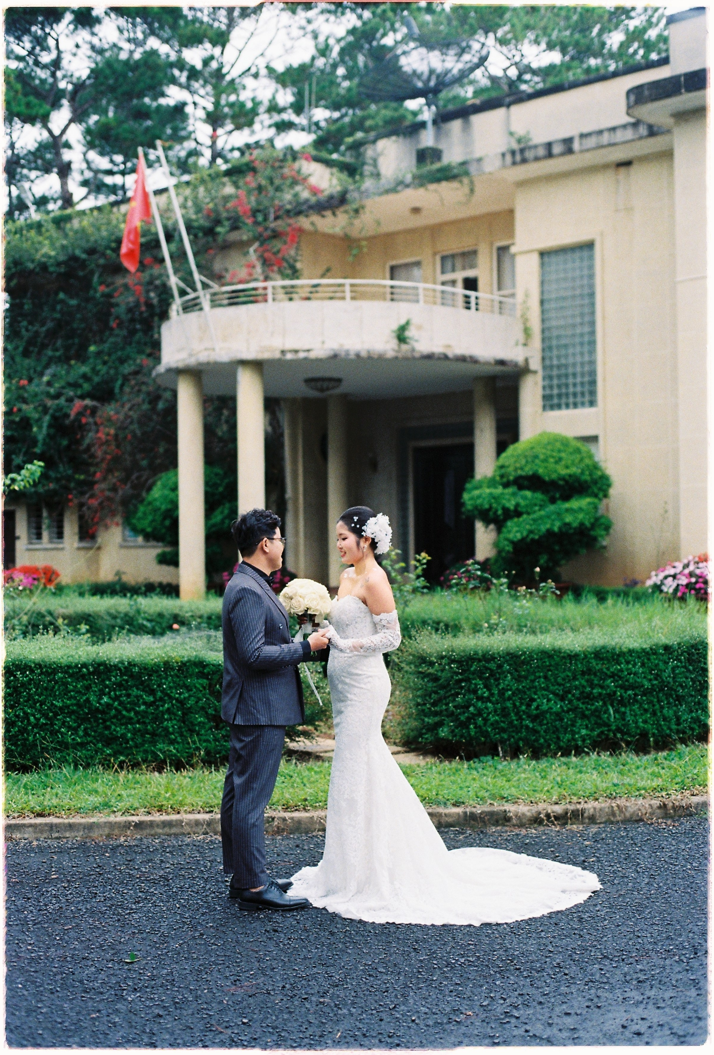 THANG & YEN | KODAK ULTRAMAX400. WEDDING PHOTOGRAPHER IN VIETNAM