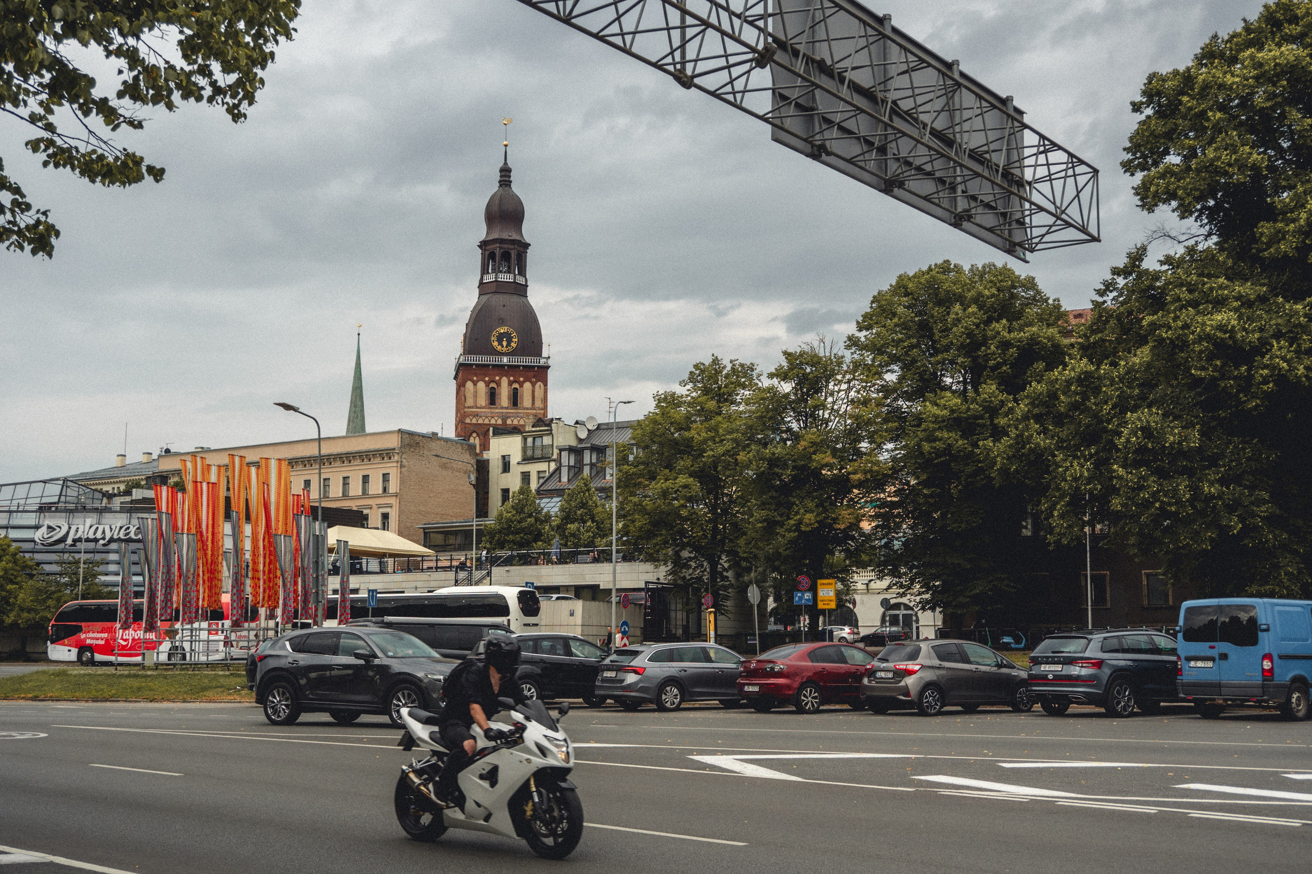 Voyage à Riga. Photographe sur Cote d’Azur. Portraits de familles, couples, enfants, événements