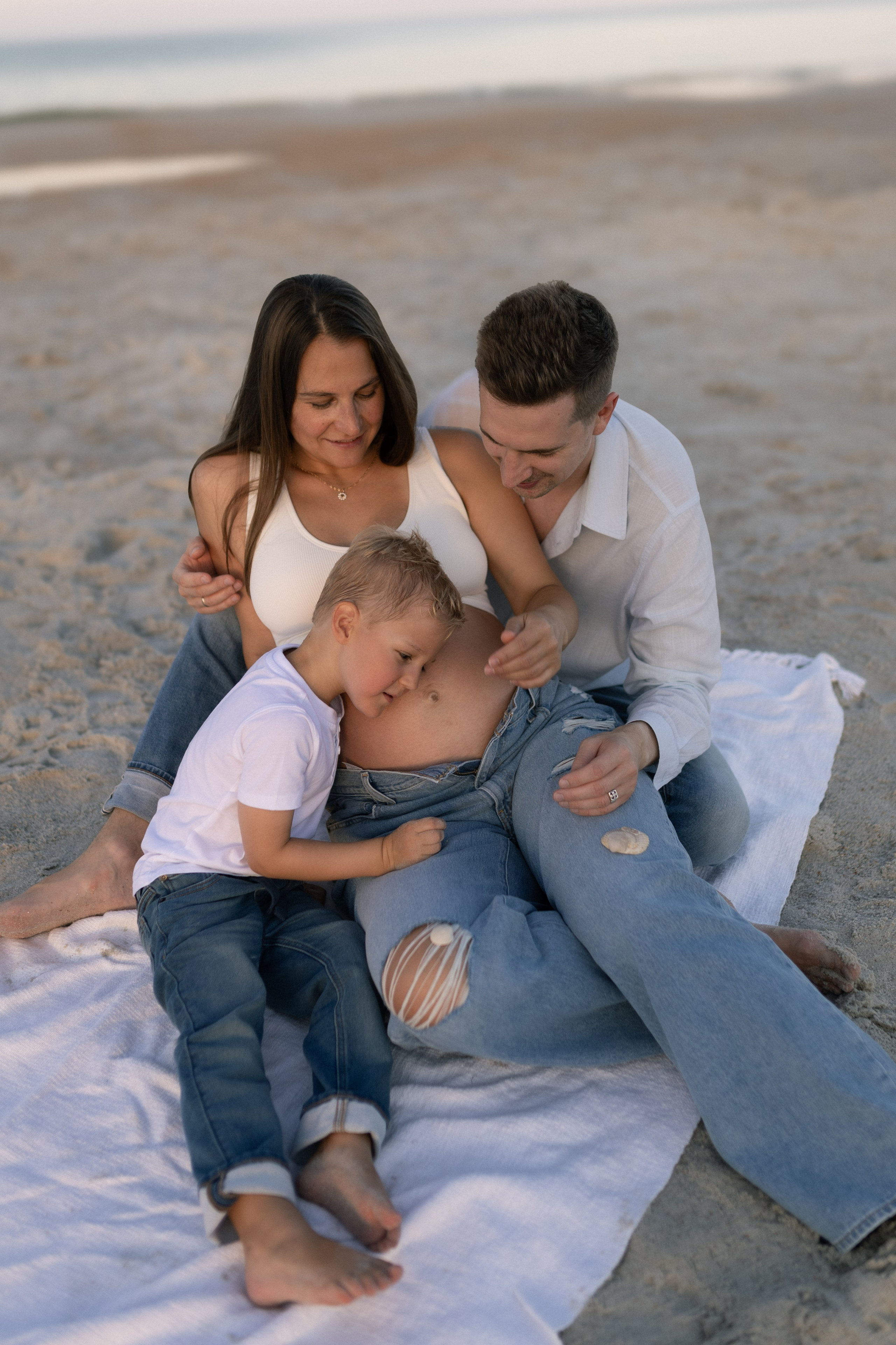 T + A Maternity at the Beach. Portrait and couples photographer in Florida, Valeriia Honcharova