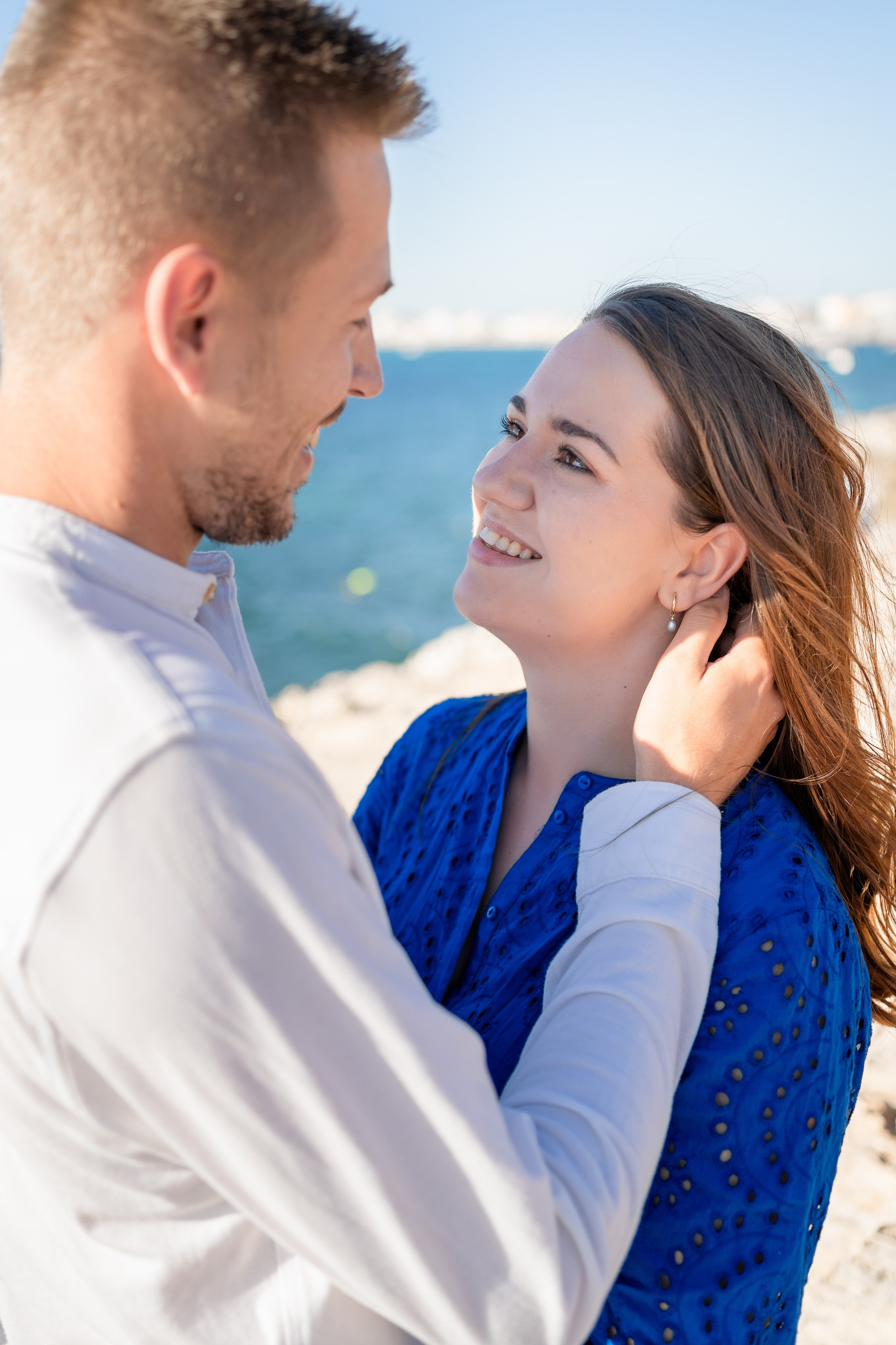 Romantischer Heiratsantrag auf Mallorca – Überraschung am Meer. Deine Fotografin auf Mallorca für Familien und Business