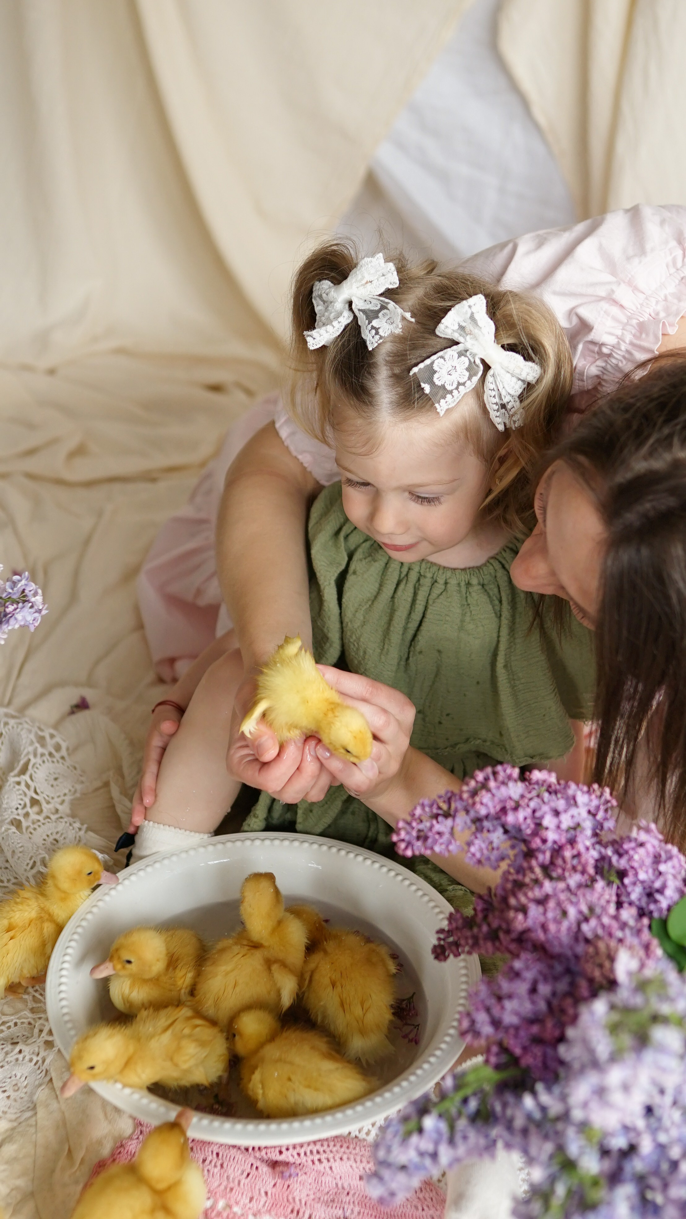 Ședințe Foto de Paște Brașov: Gălbenuș | Mădălina Beda. Madalina Beda- Artist vizual, fotograf, doula la nastere, consultant babywearing Brasov si in toata tara