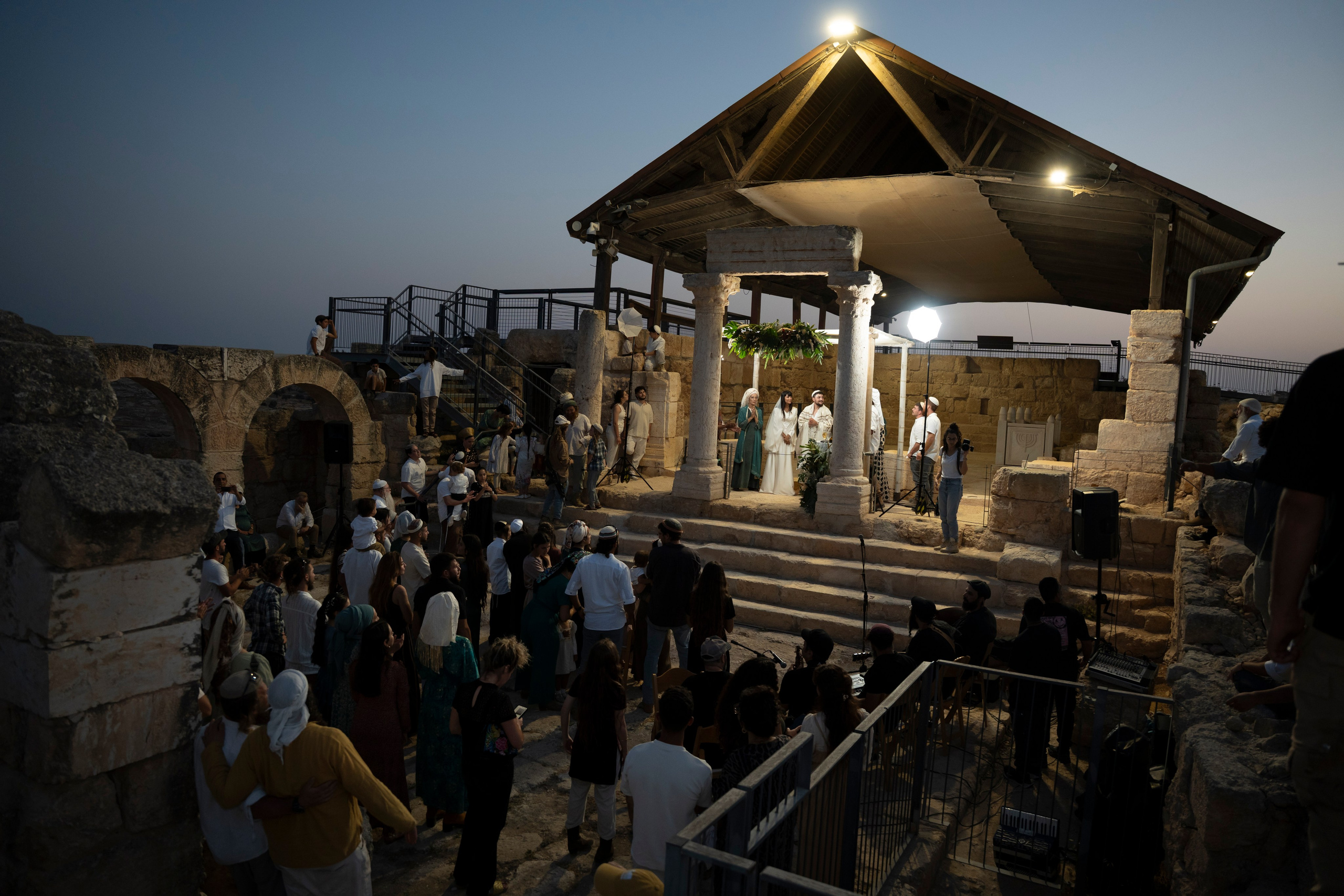 עדן ושלהבת. יוסף מזרחי צילום חתונה, ברית וזוגיות. צלם מקצועי שאוהב להוציא אתכם הכי יפים ברגעים הכי מרגשים