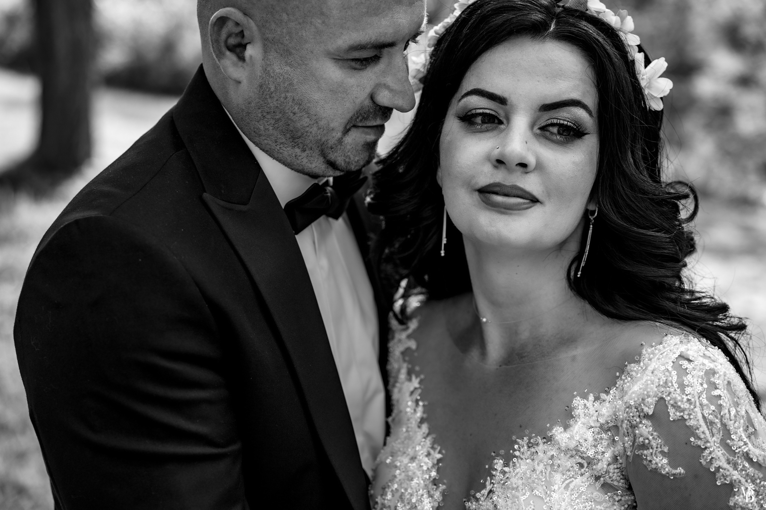 Cristina și Angelica. MBT STUDIO