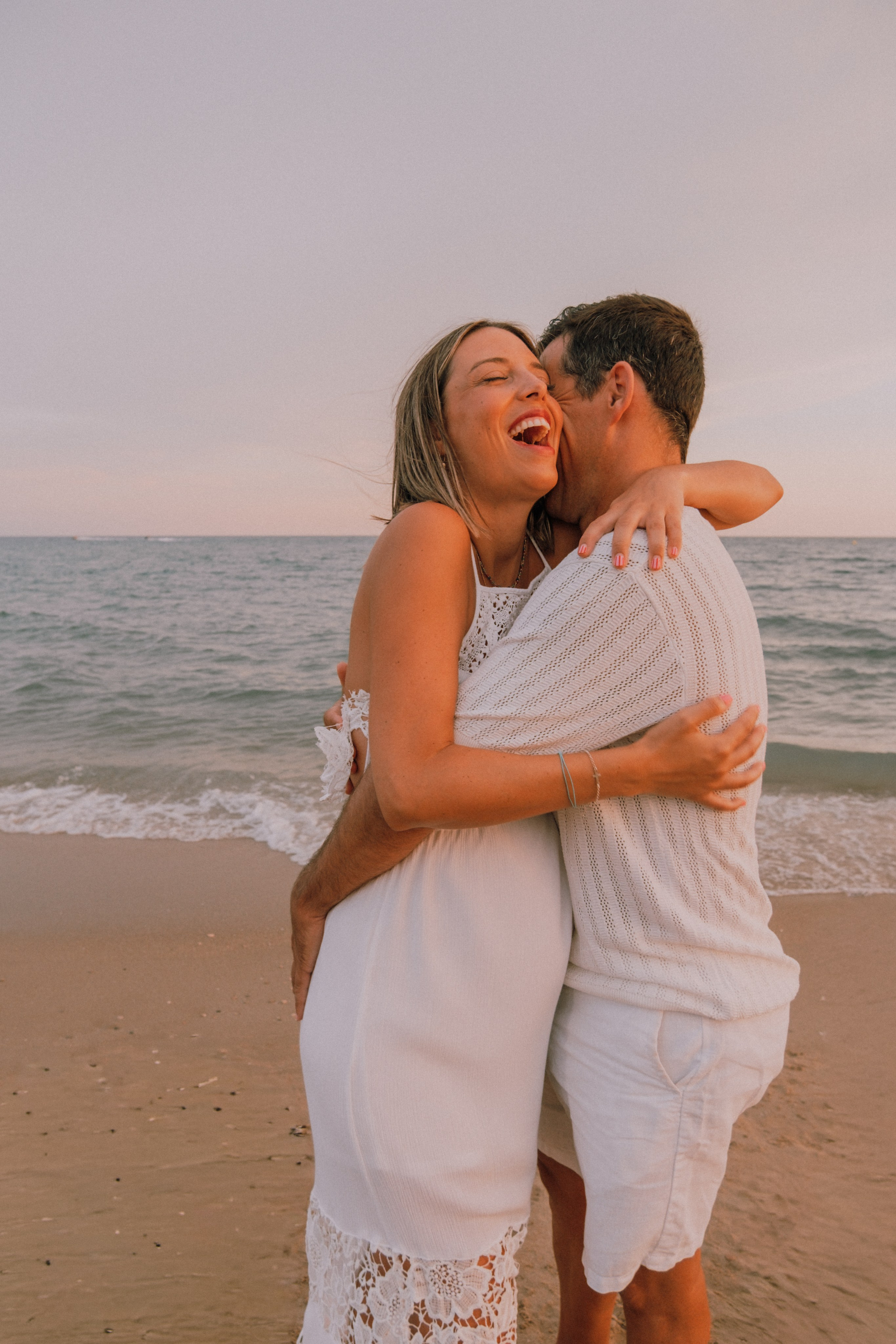 Sesión embarazo en la playa. Fotografía profesional en Calafell - Elena Medvedeva