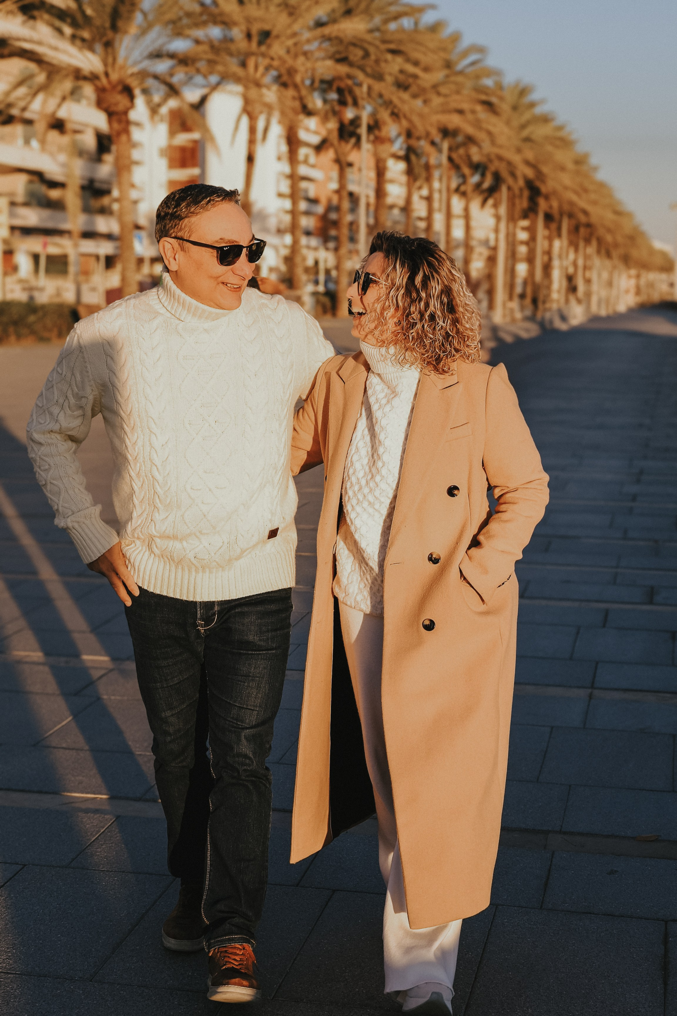 Sesión de pareja en la playa. Fotografía profesional en Calafell - Elena Medvedeva