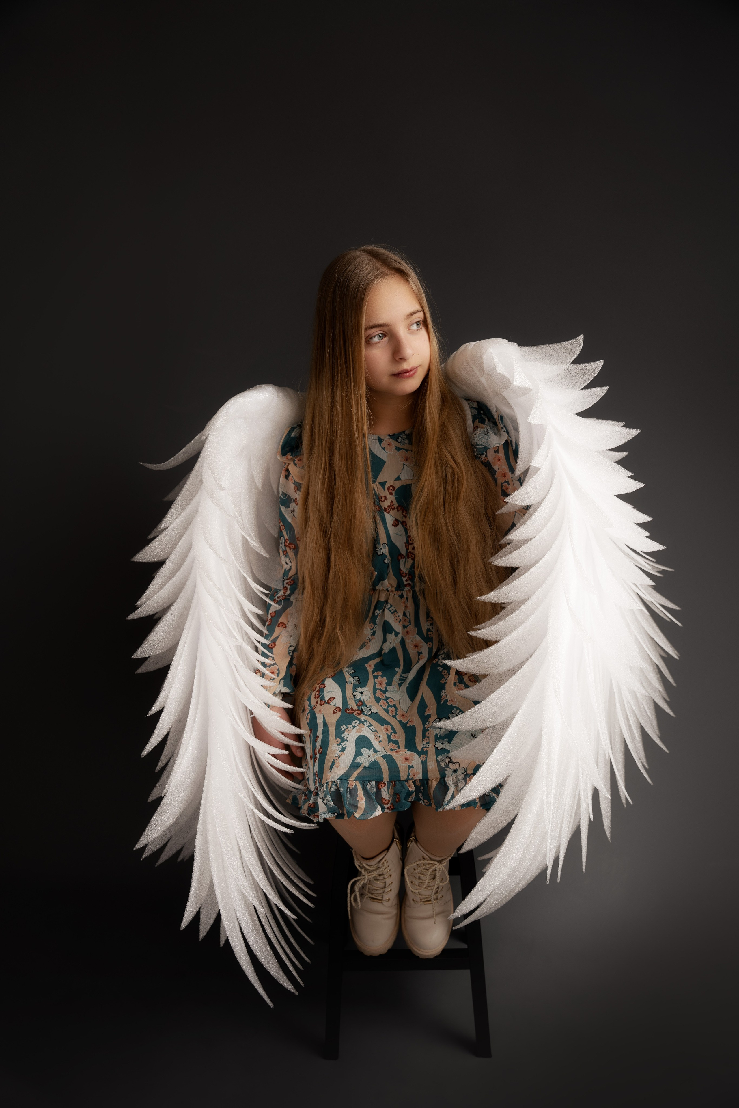 Fotoprojekt der Kinderfotografie mit Engelsflügeln