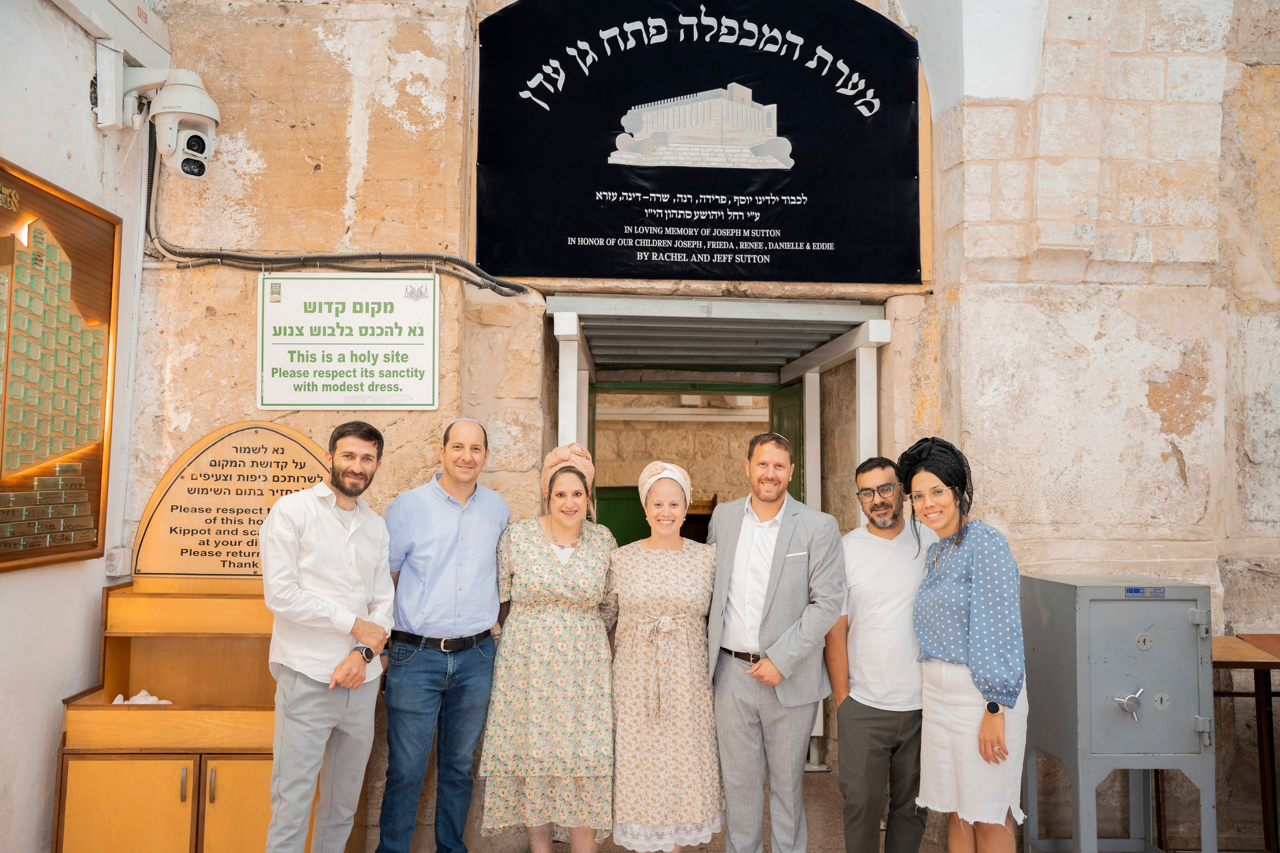 הנחת התפילין רפאל לוי. יוסף מזרחי צילום חתונה, ברית וזוגיות. צלם מקצועי שאוהב להוציא אתכם הכי יפים ברגעים הכי מרגשים