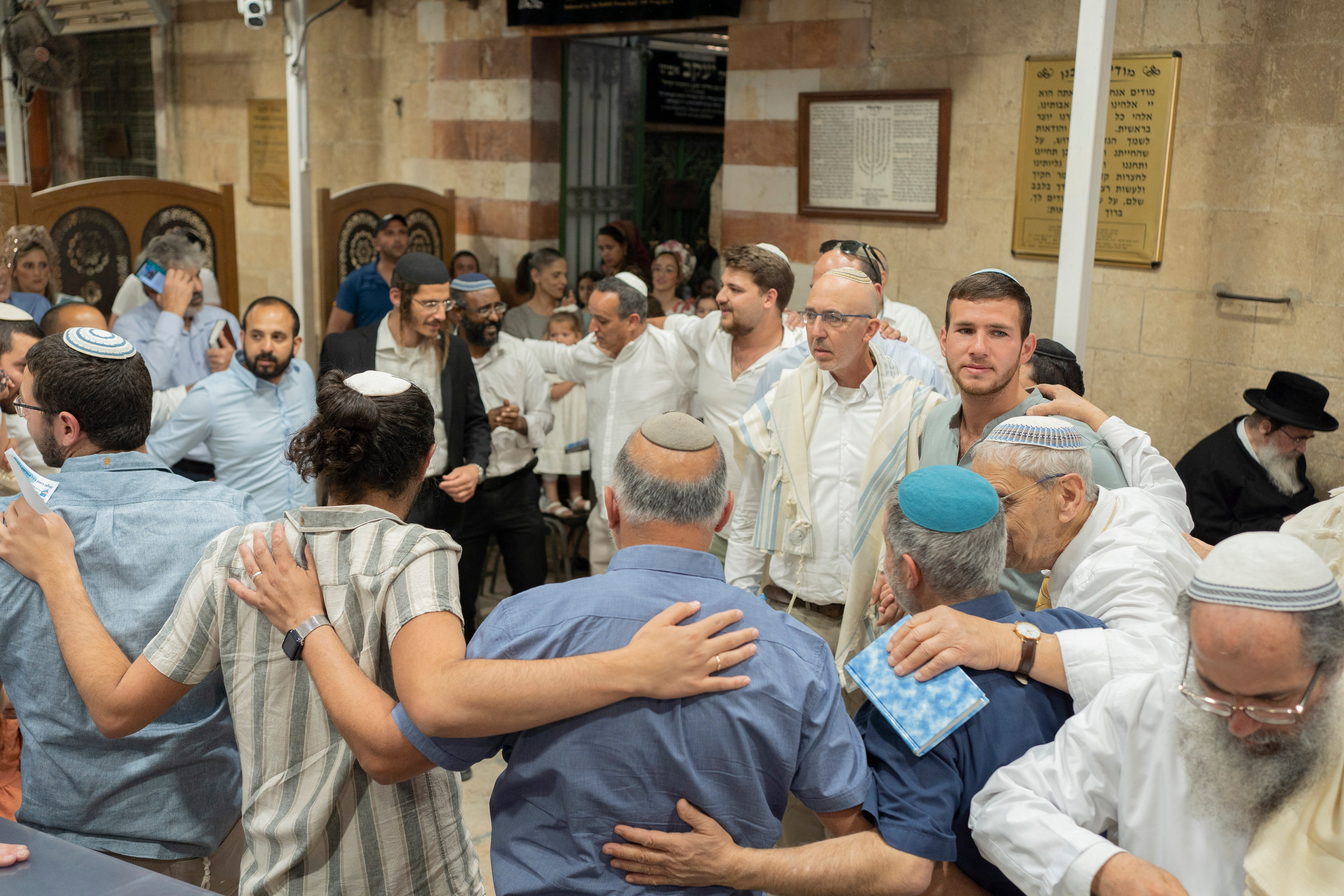 הברית של נחמן חזן. יוסף מזרחי צילום חתונה, ברית וזוגיות. צלם מקצועי שאוהב להוציא אתכם הכי יפים ברגעים הכי מרגשים