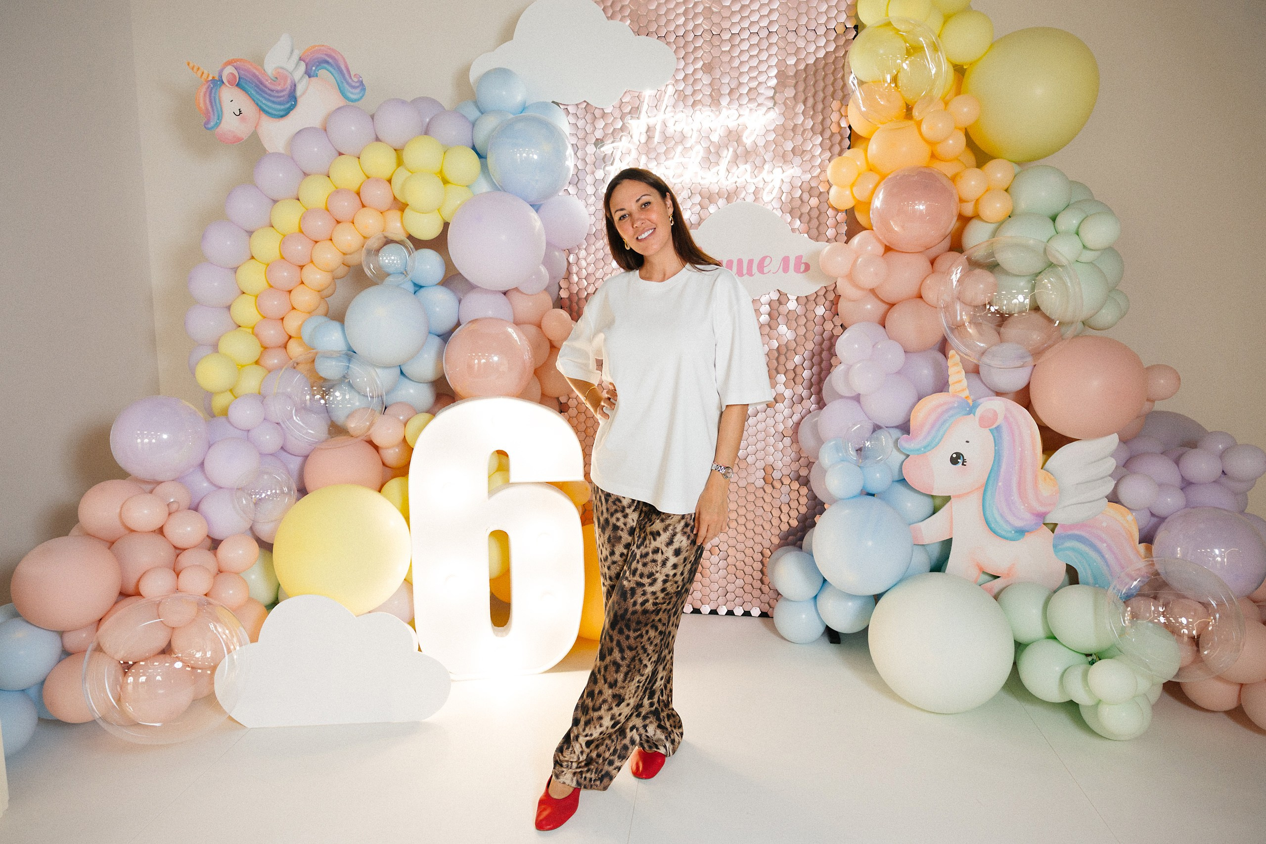 Фотосъёмка детского дня рождения 6 лет — Беззубик, Единорог и волшебная комната с Лабубу. Евгений Тимофеев | Свадебный и контент-фотограф и видеограф в Риге