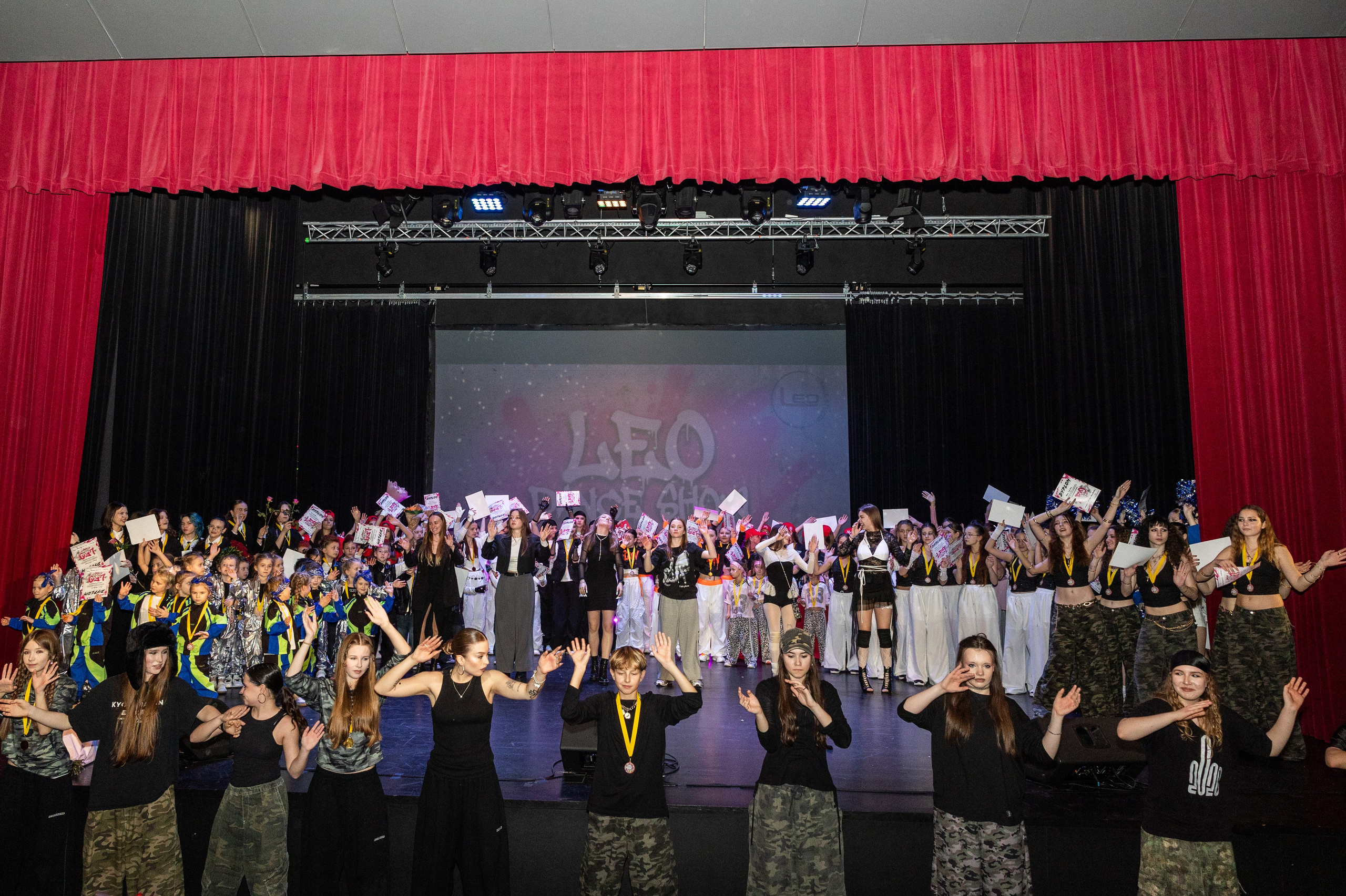 LEO DANCE SHOW WINTER 2025. Семейный и детский фотограф в Варшаве Мила Бобровская