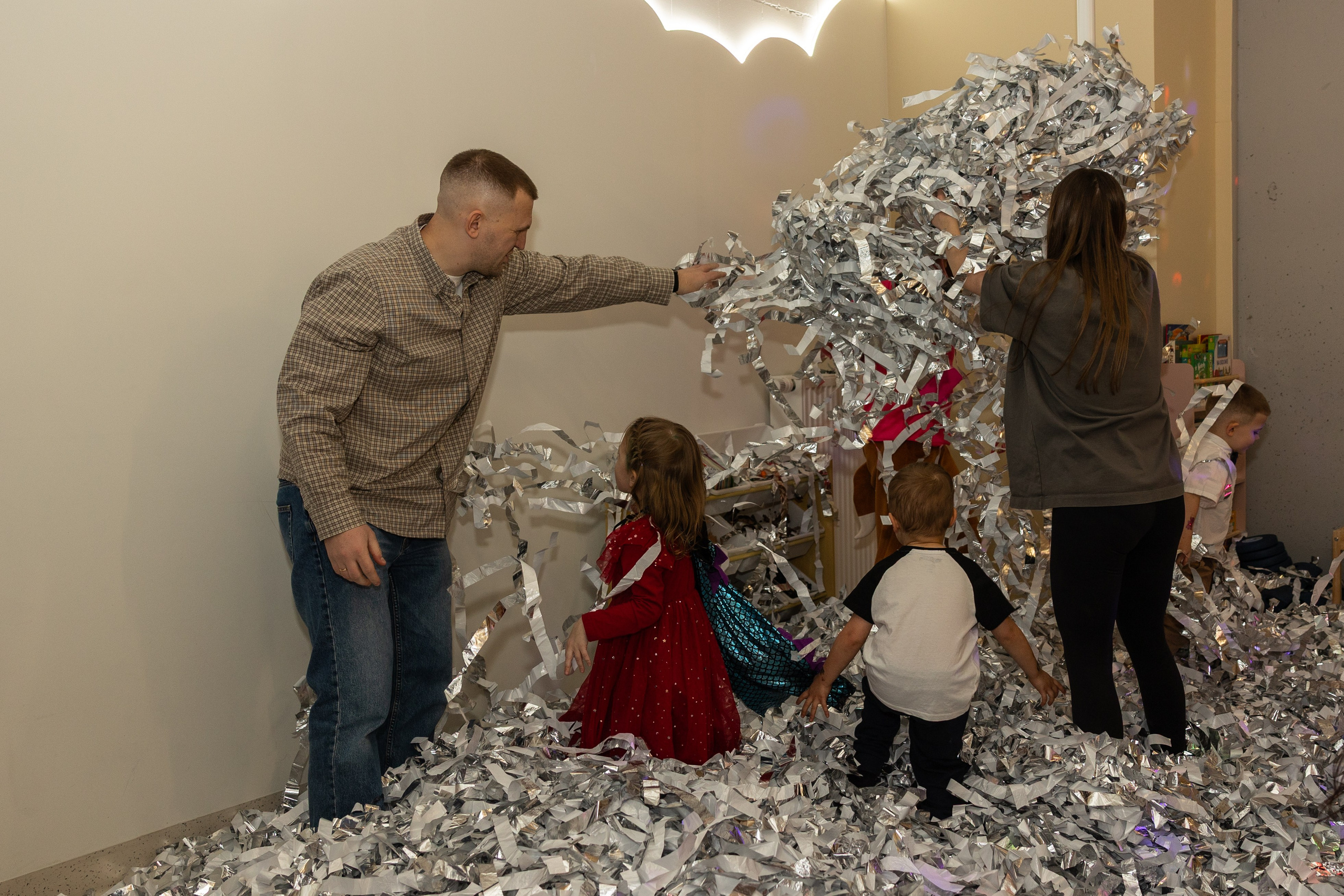 День рождения Артёма 24 января 2026 года. Семейный и детский фотограф в Варшаве Мила Бобровская