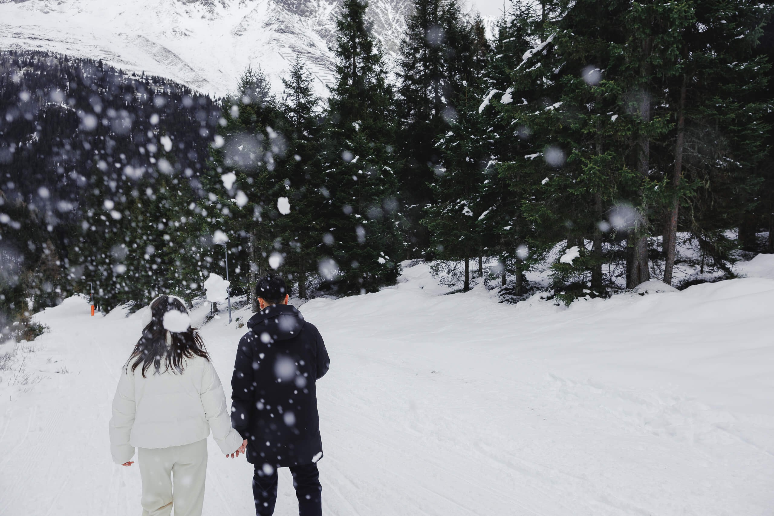 Love Story Sanzhar&Zhanel. 808Media – Professionelle Foto- und Videografie für Restaurants, Hotels, Events und Hochzeiten in Innsbruck und Tirol