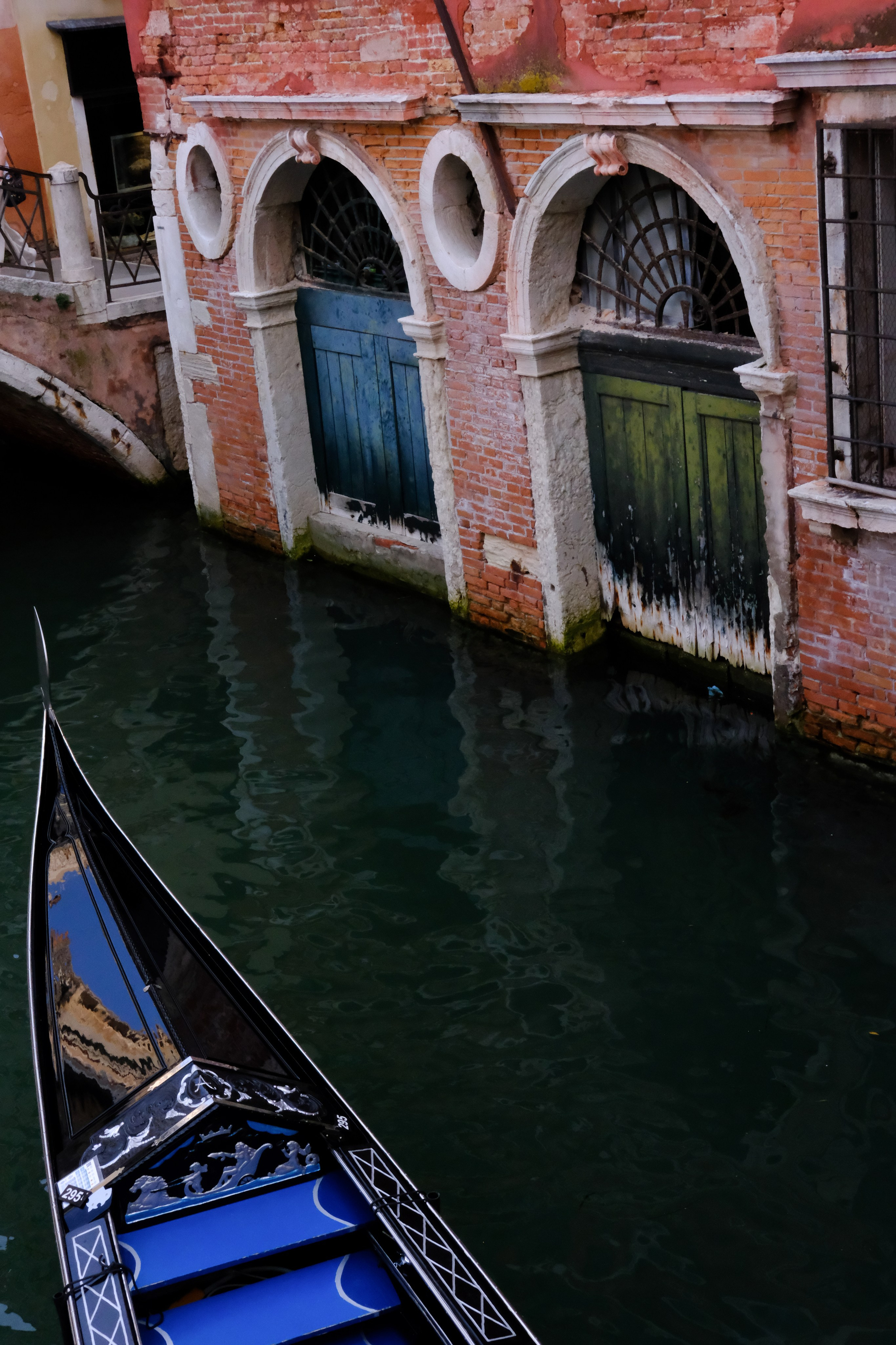 Italy. Look Around You