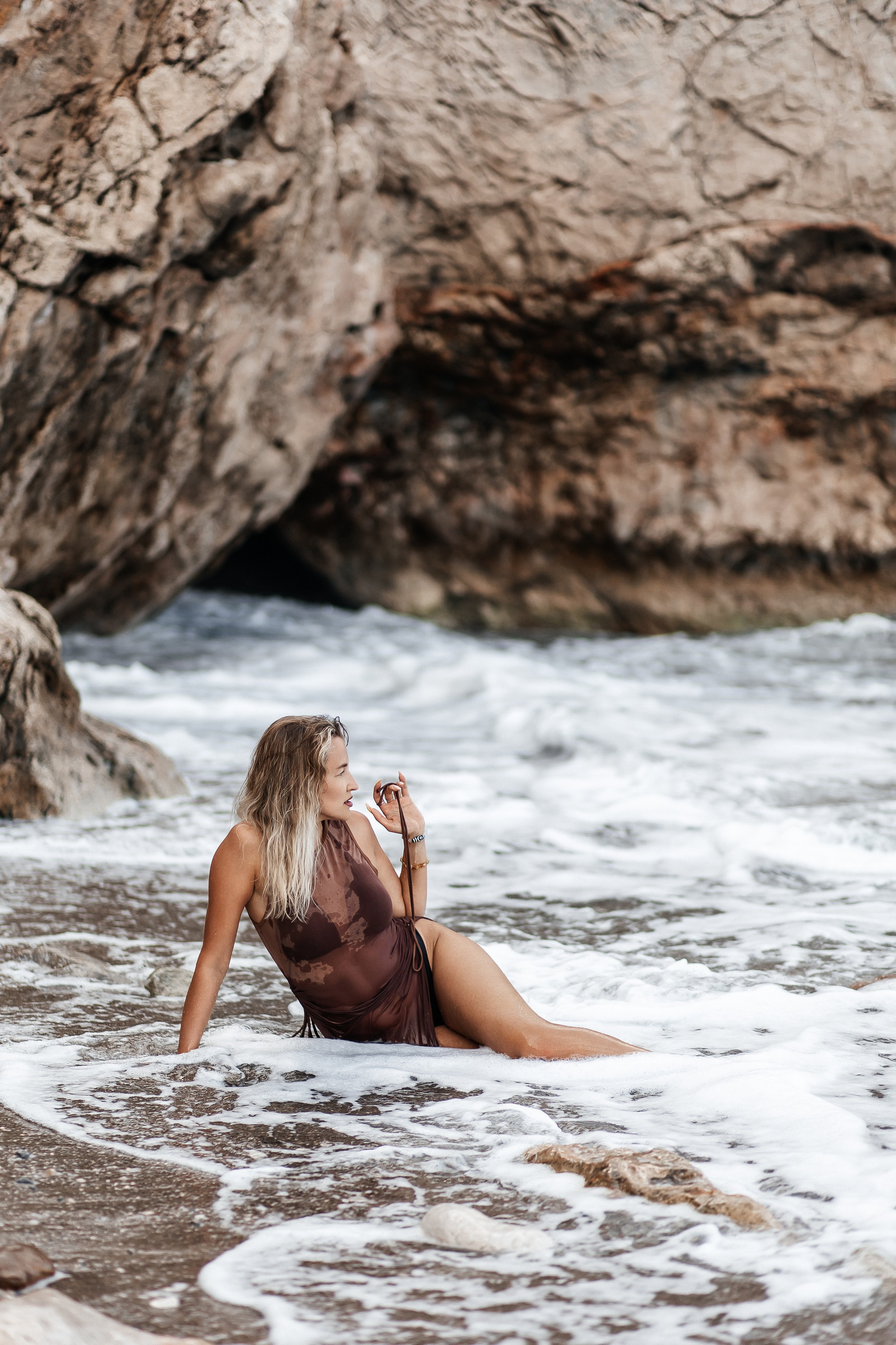 Фотосессия на диком пляже Кемера. Фотограф в Анталии, Кемере и Белеке. Love story, семейные и индивидуальные фотосессии