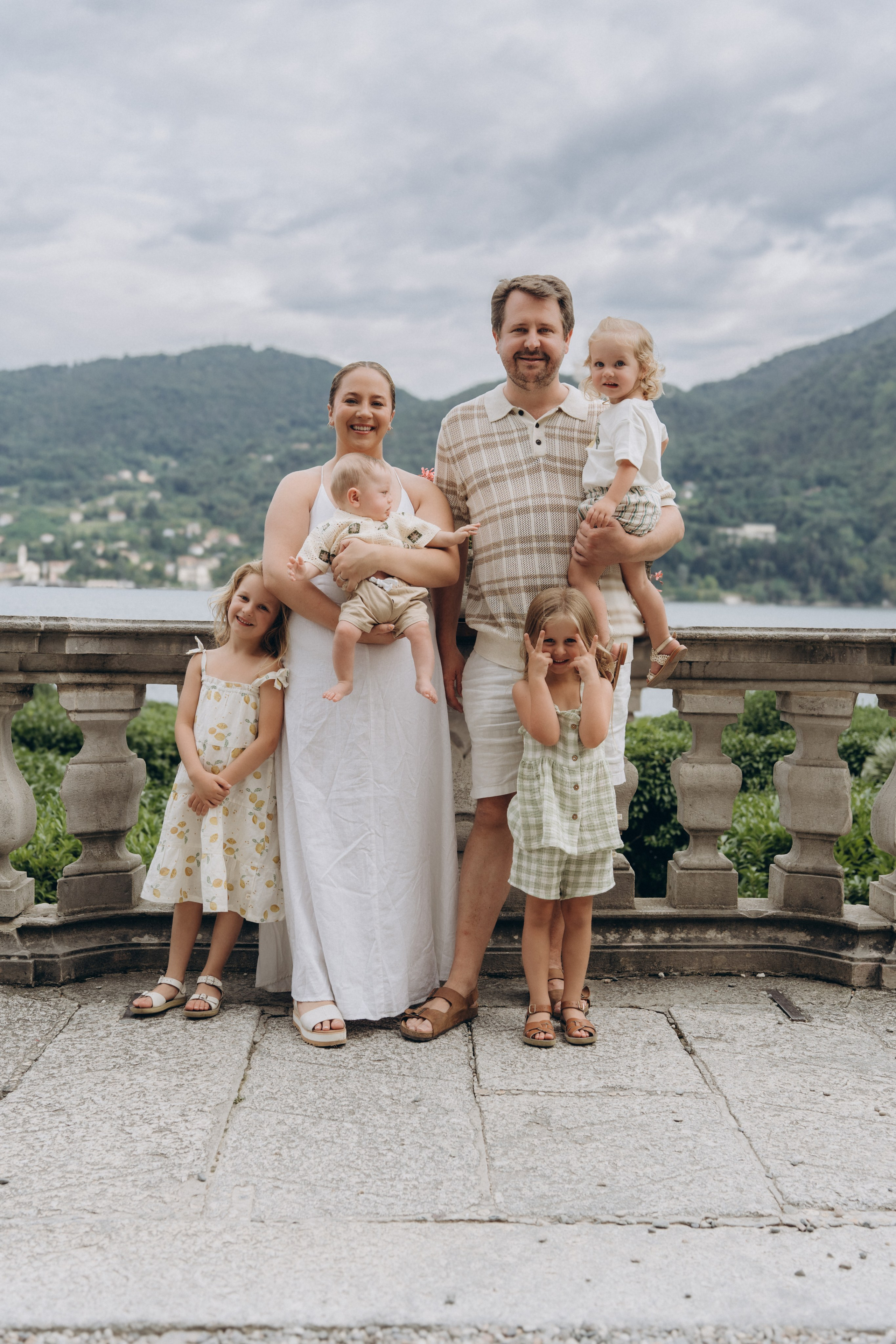 Family moments in Como Lake. PHOTOGRAPHER IN ITALY