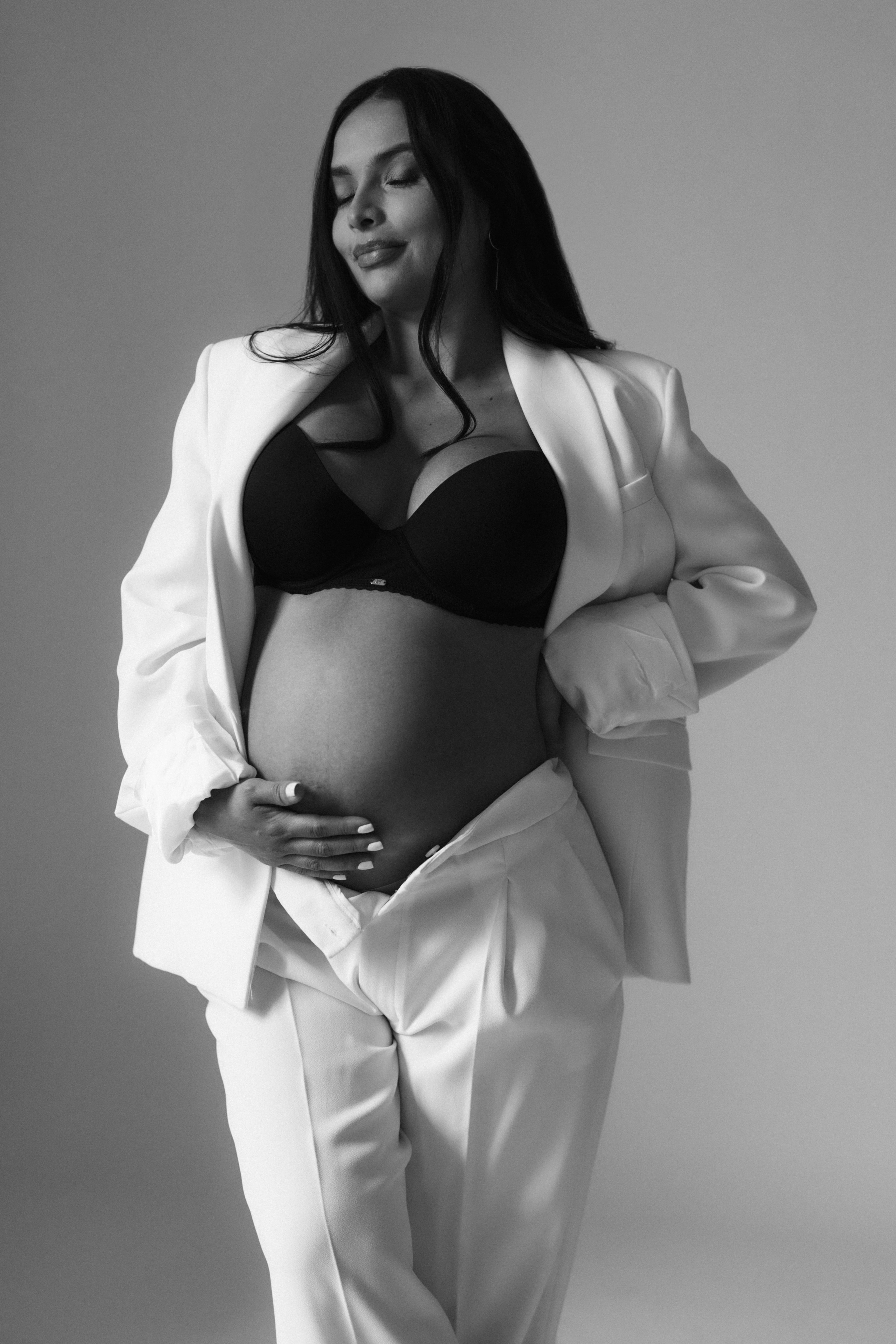 Gessyca. Modern maternity photographer in Long Island New York