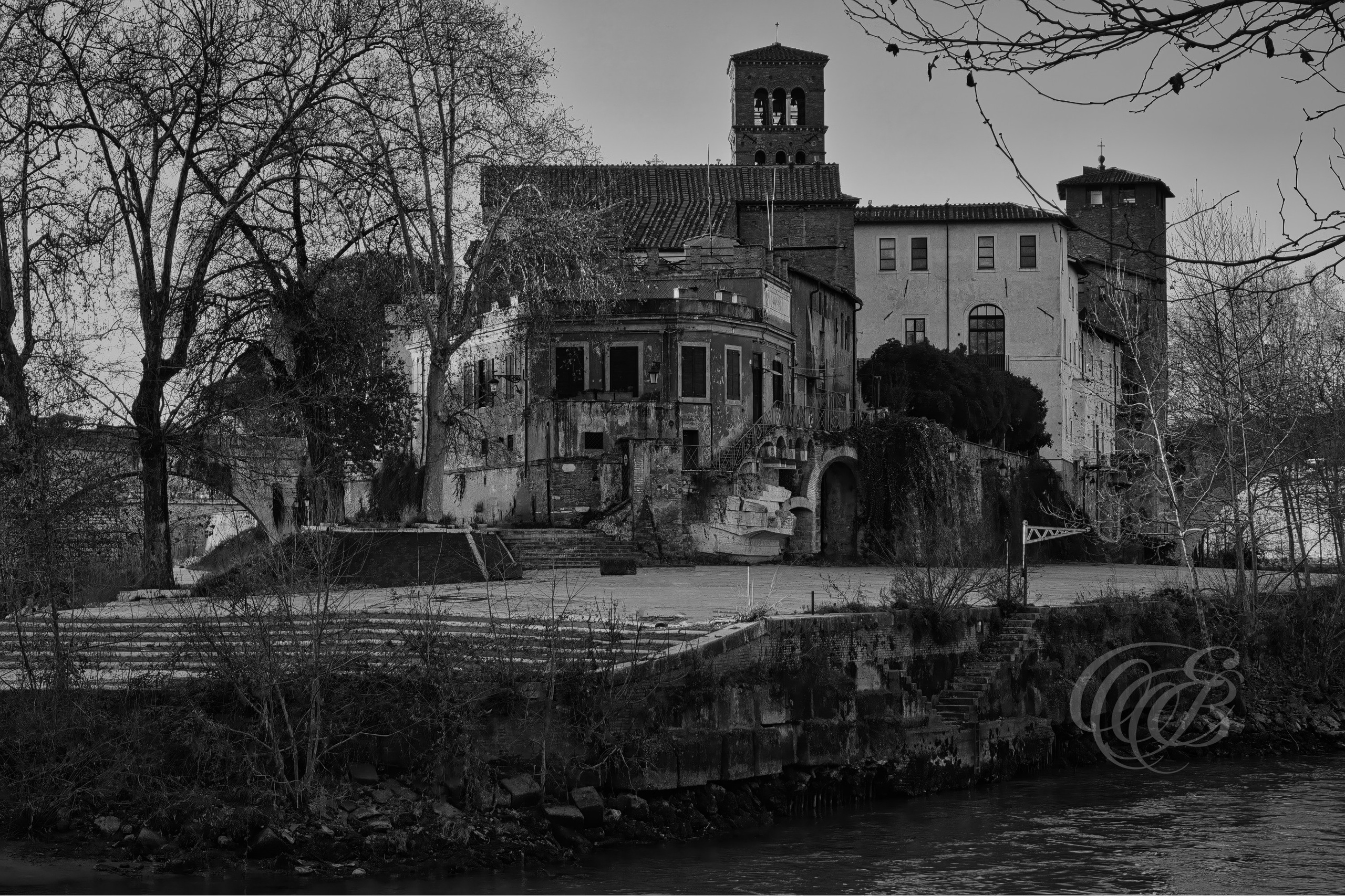 Rome Italy - Tiber Island at sunset - Eduardo Bartoli Fine Art Photography - Black and white fine art photograph of Tiber Island at sunset in Rome, Italy – photography by Eduardo Bartoli.