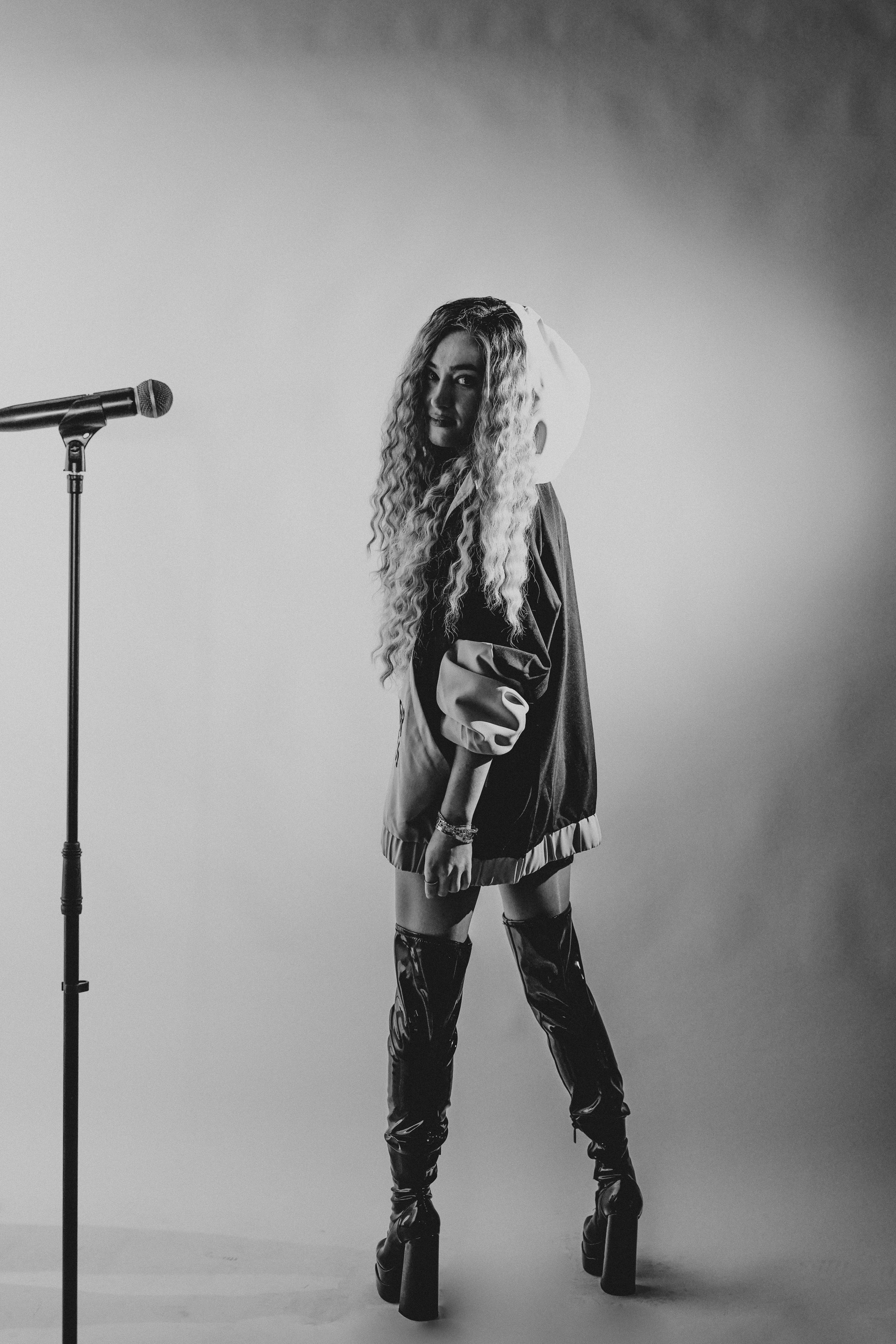 Shooting artist — Magda Stirbat. MARINABUGS