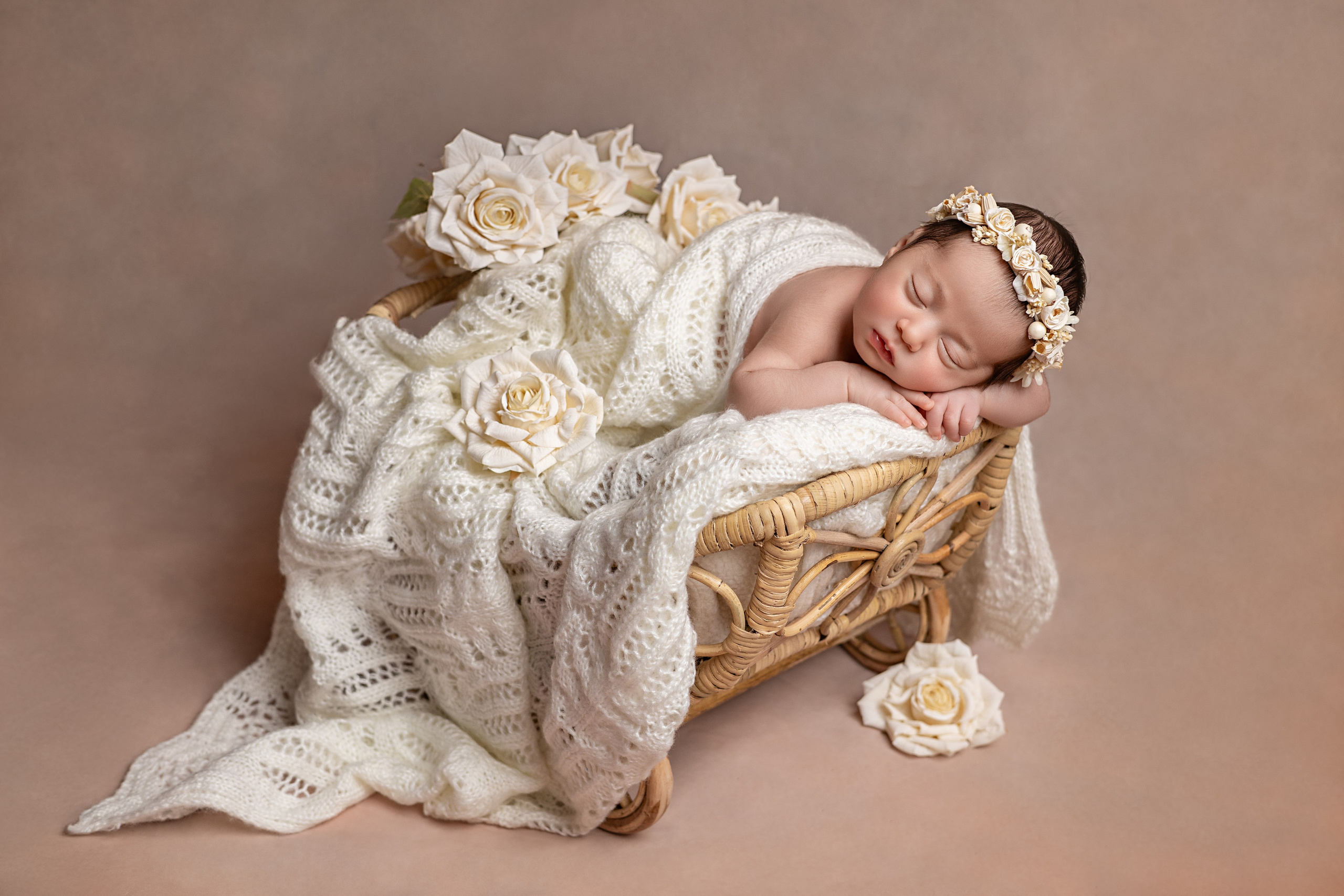 Newborn Classic. Mary Newborn Photo