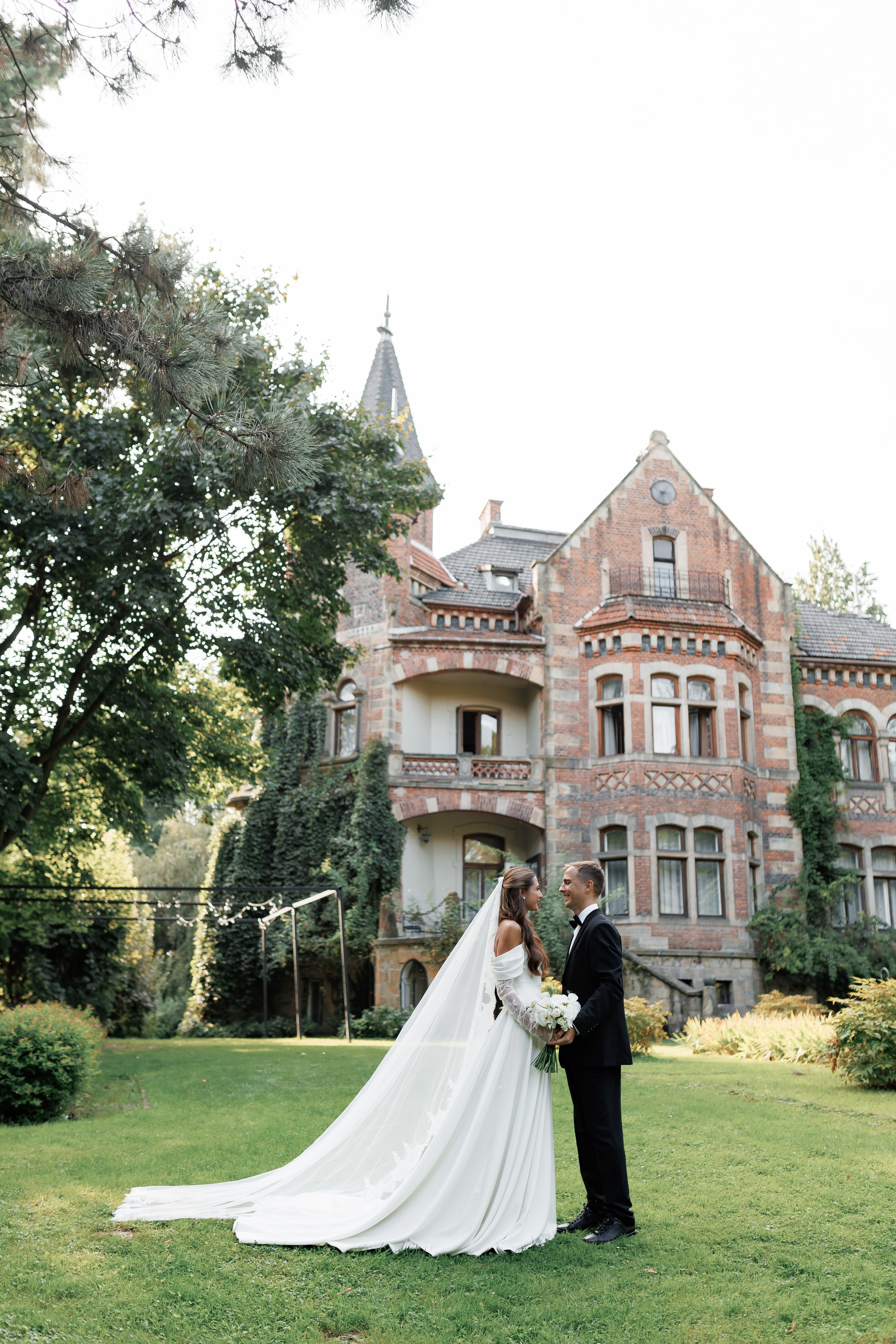 Palac Zelenskich. Fotograf ślubny i rodzinny w Krakowie Yana Klymova