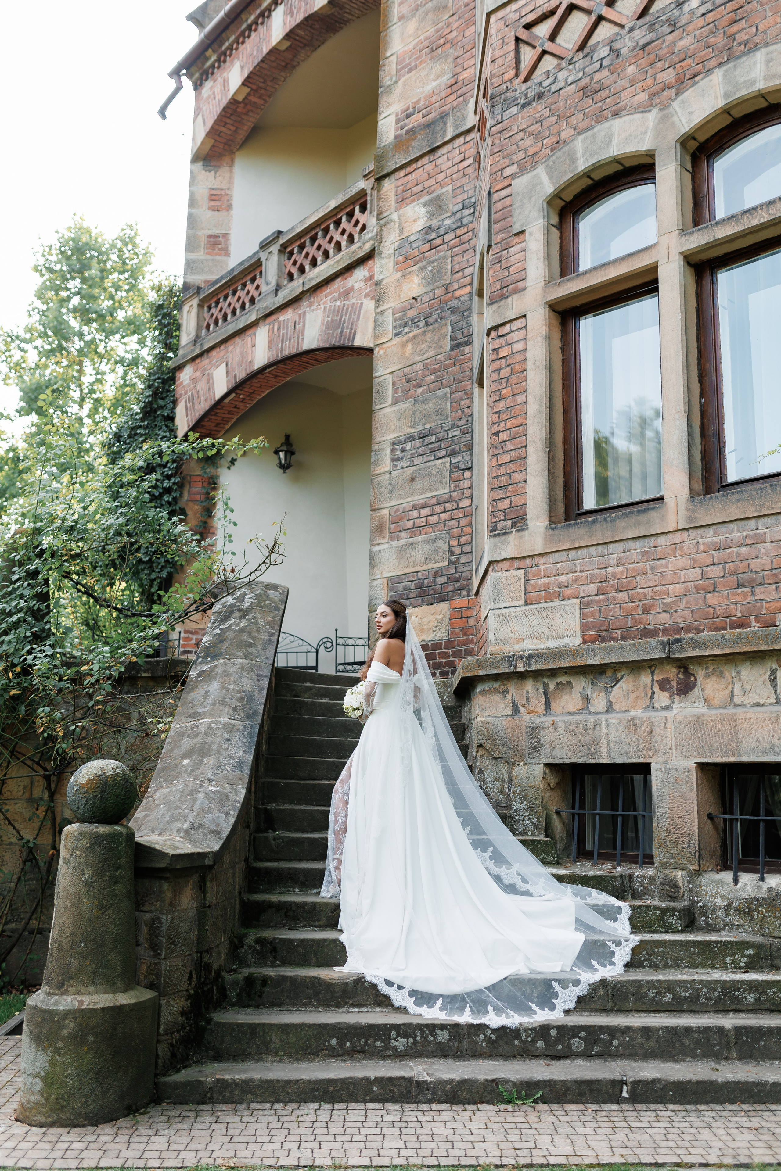 Palac Zelenskich. Fotograf ślubny i rodzinny w Krakowie Yana Klymova