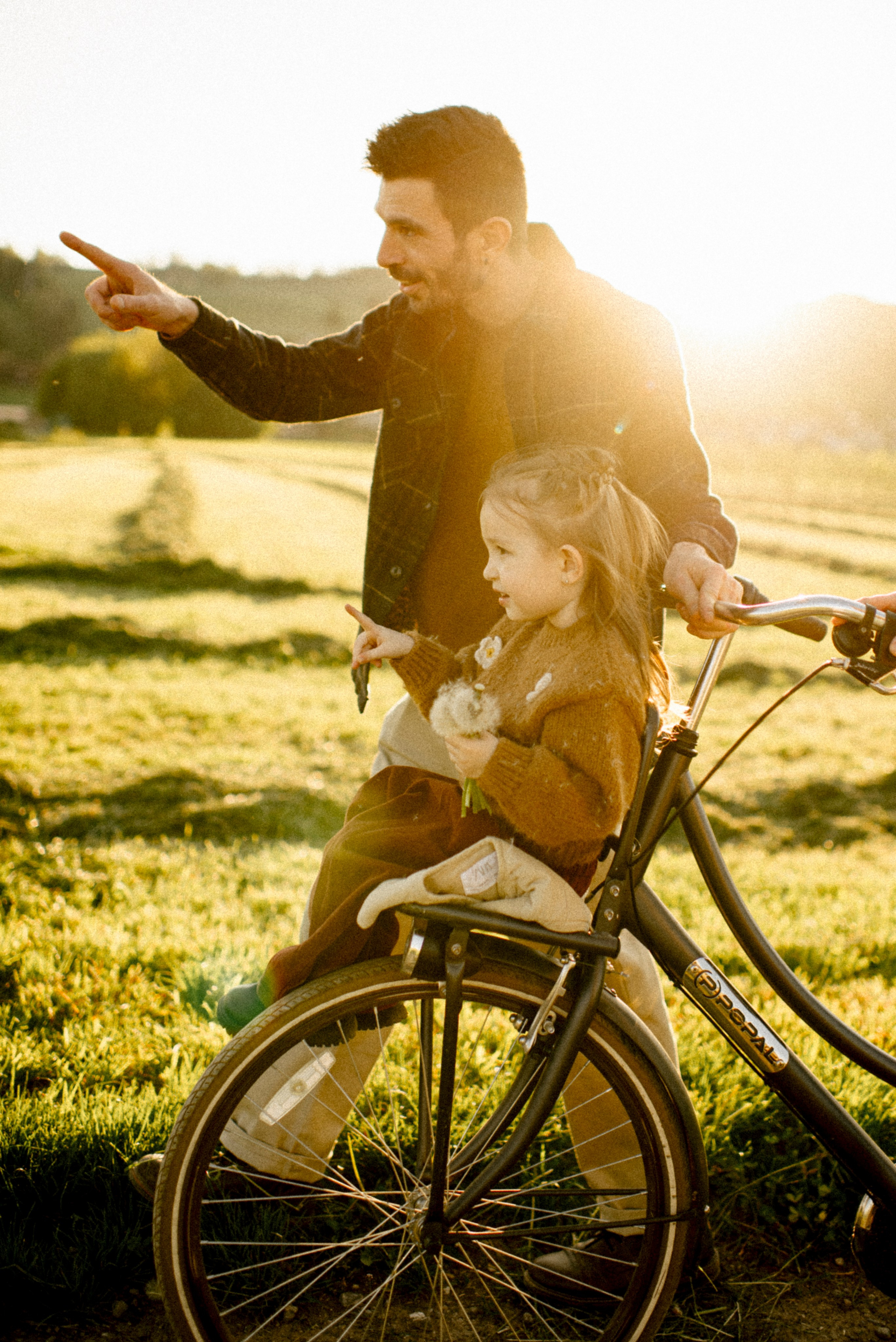 Chris Dasha and Stella. Polina Sobol — family & documentary photographer in Bern. Outdoor & urban photo sessions for families, kids and couples