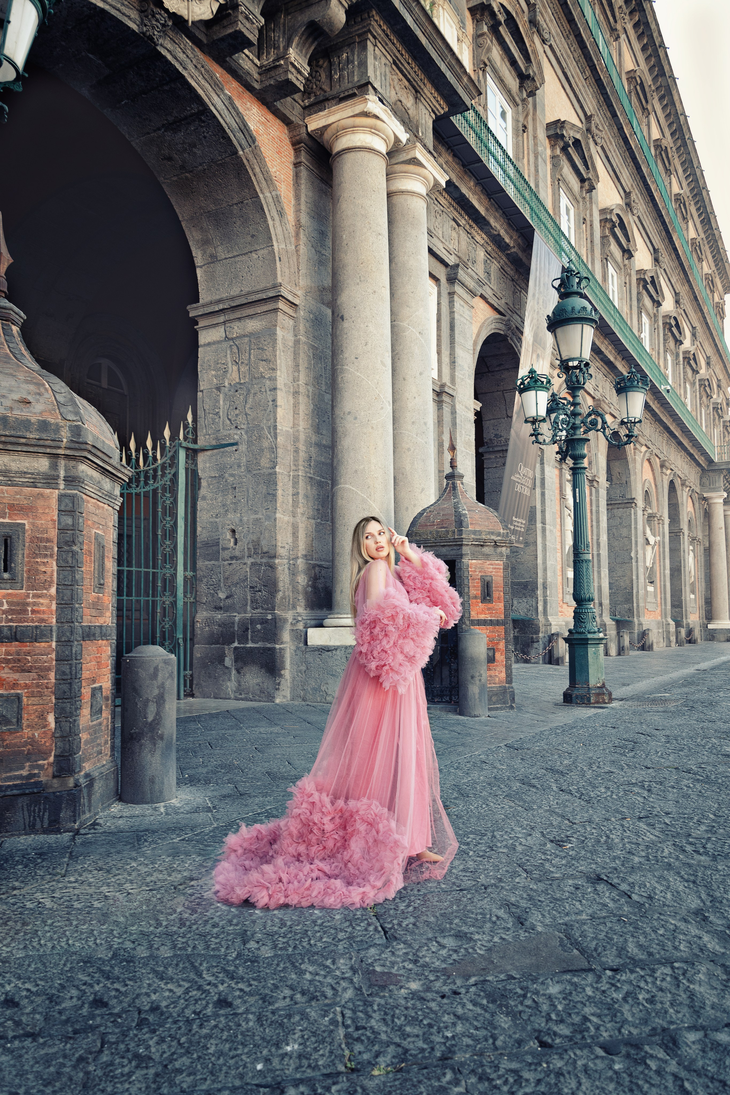 Photoshoot in tulle dresses. Фотограф в Неаполе