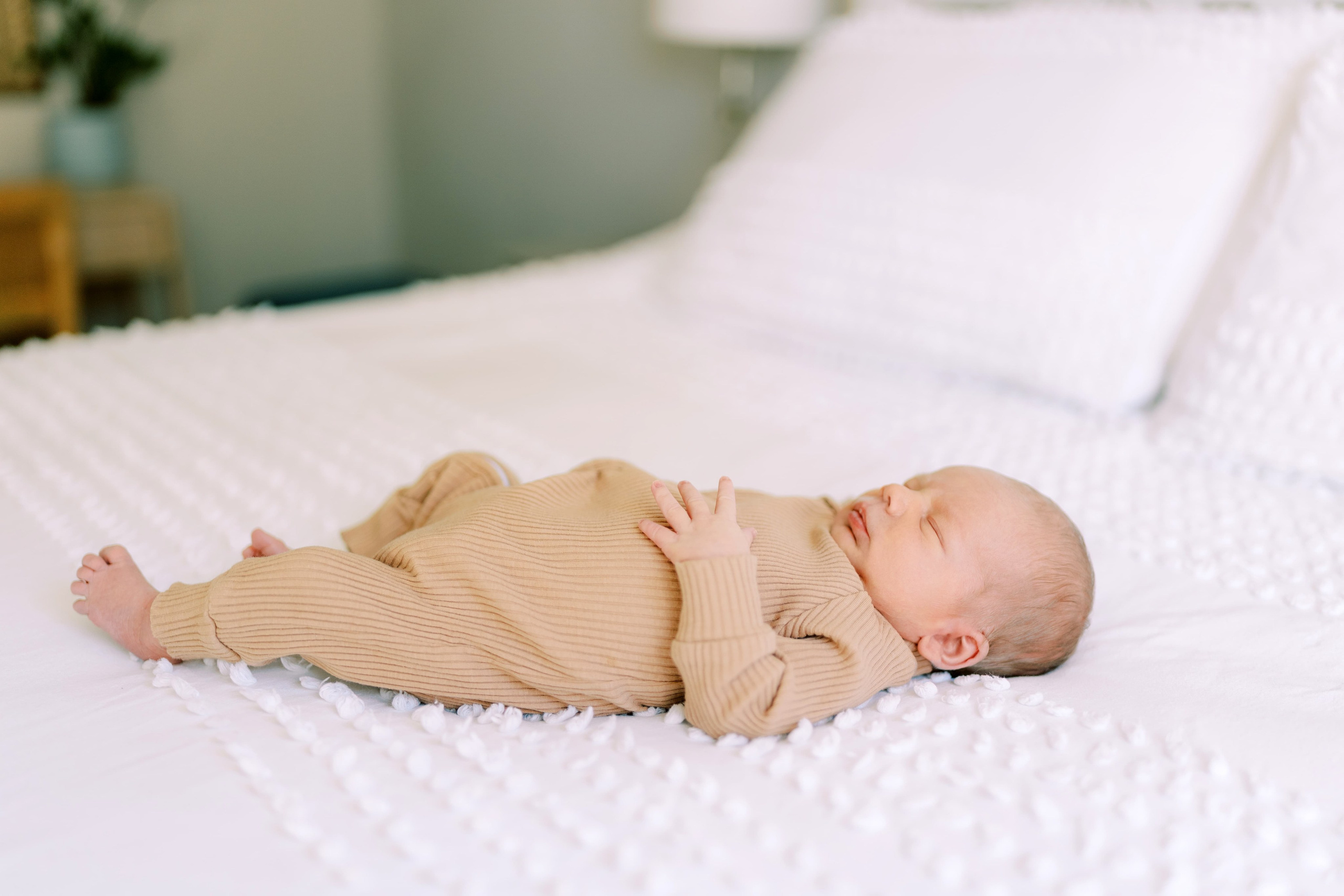 New born photoshoot at home. Anna & Entony. WA. November 2024. EVAN ARISTOV WEDDING PHOTOGRAPHY — Seattle Wedding Photographer