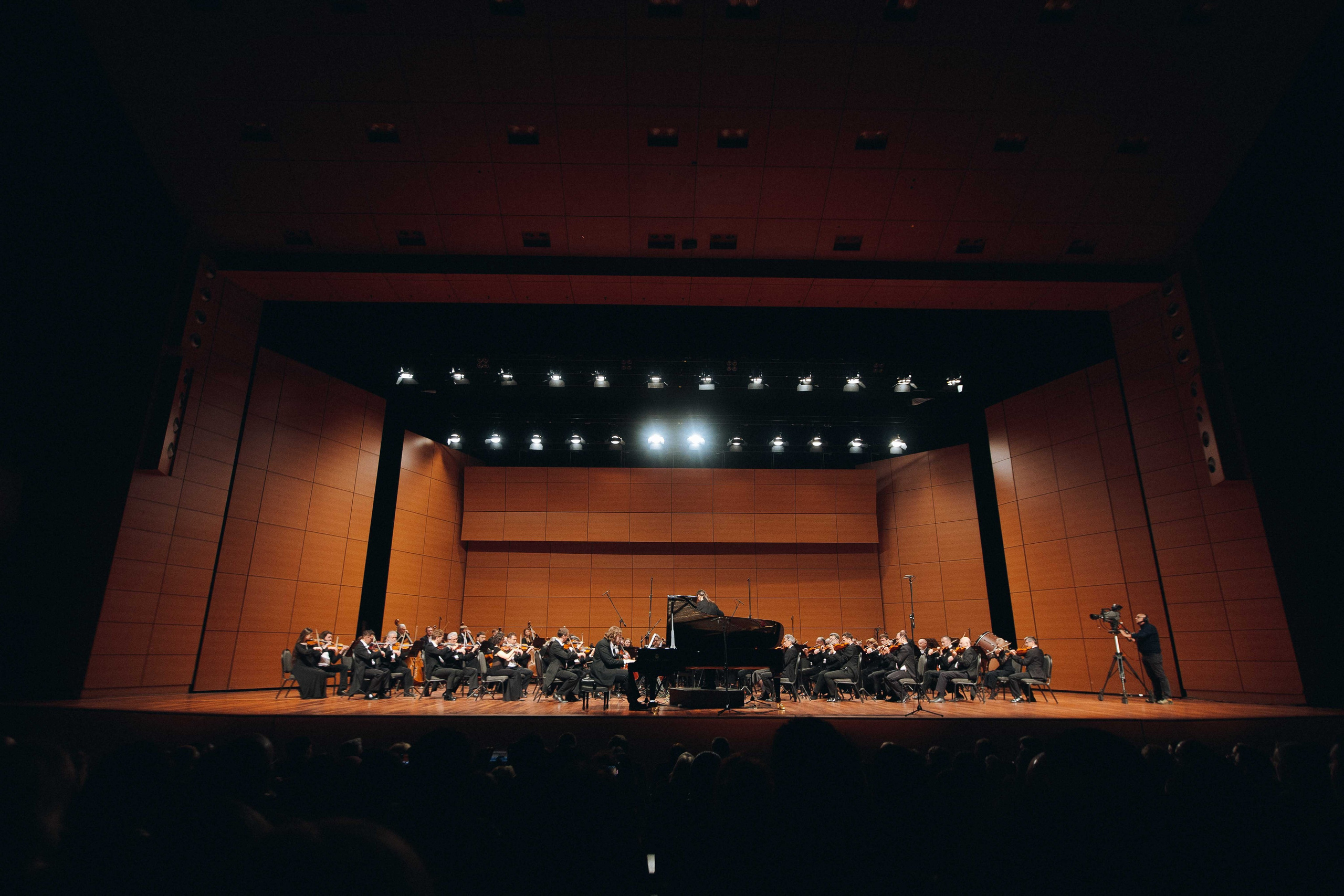 The Tchaikovsky Academic Grand Symphony Orchestra in Istanbul. Wedding&Event photographer Ismail Rzayev in Baku