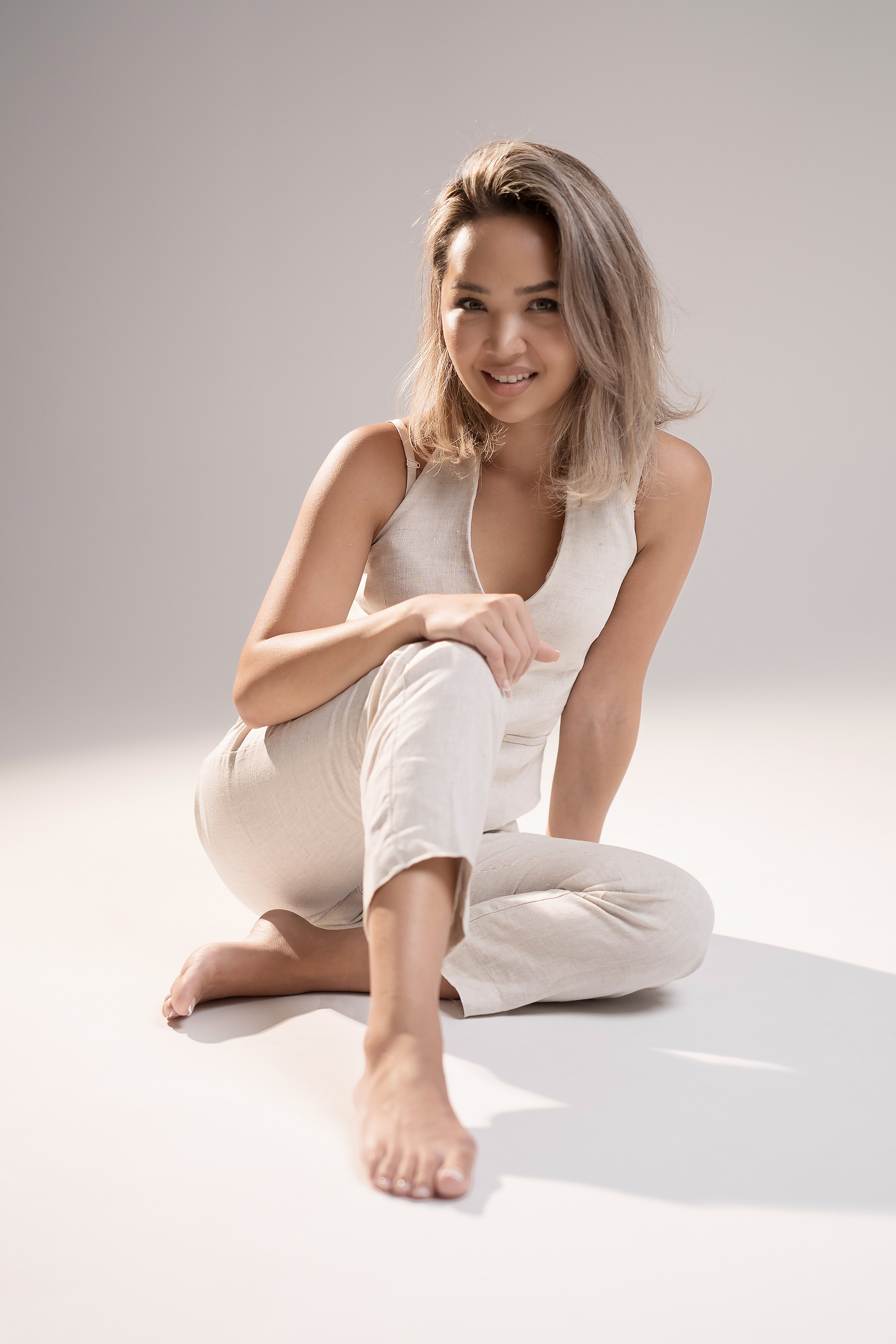 Personal Photoshoot in Abu Dhabi — Portraits That Reflect You. Mariia Safronova is your photographer in Abu Dhabi and Dubai