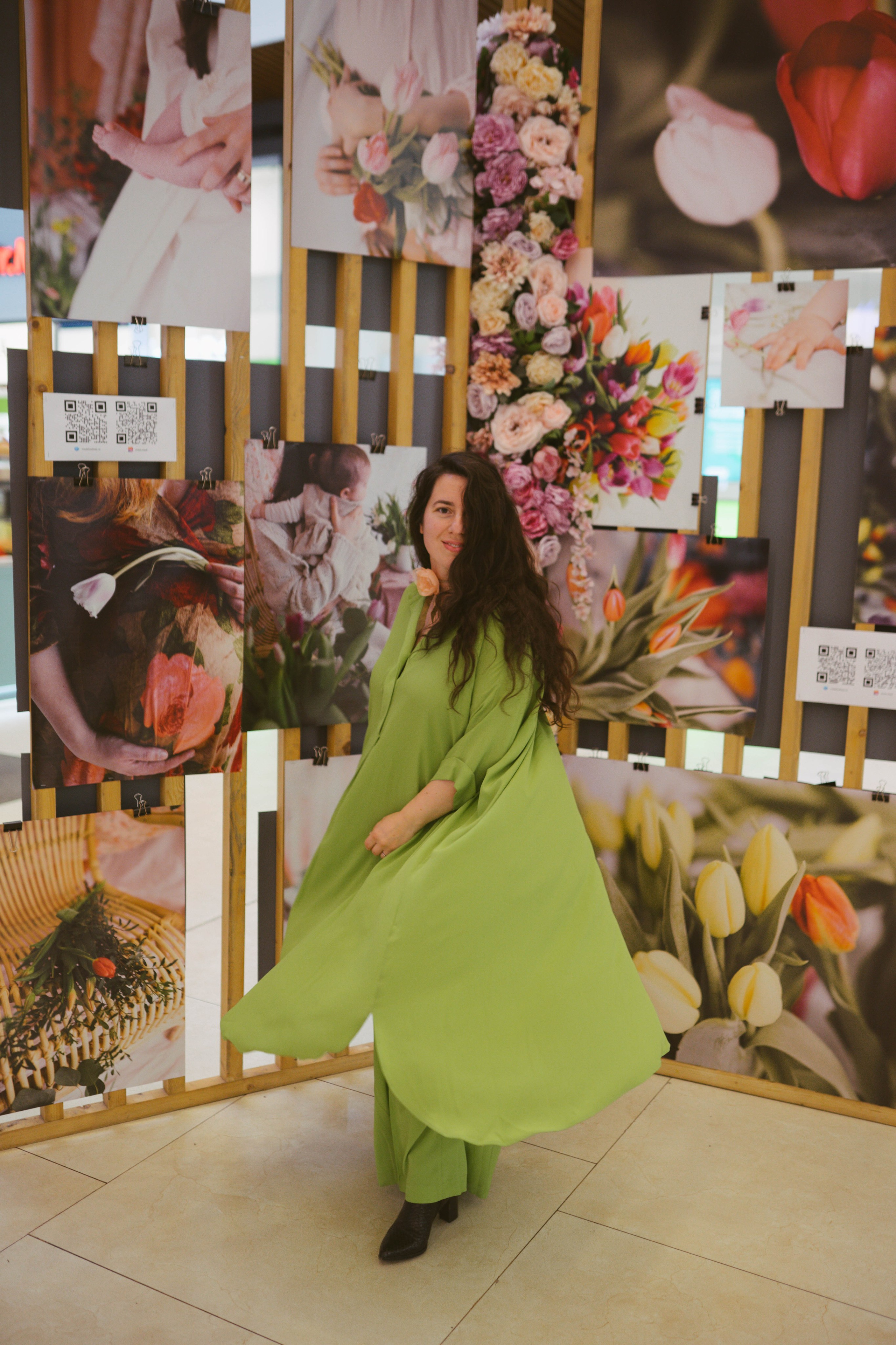 Expozitie Fotografie AFI BRASOVA fi Primăvară: Manifest Vizual despre Viață | Mădălina Beda. Madalina Beda- Artist vizual, fotograf, doula la nastere, consultant babywearing Brasov si in toata tara