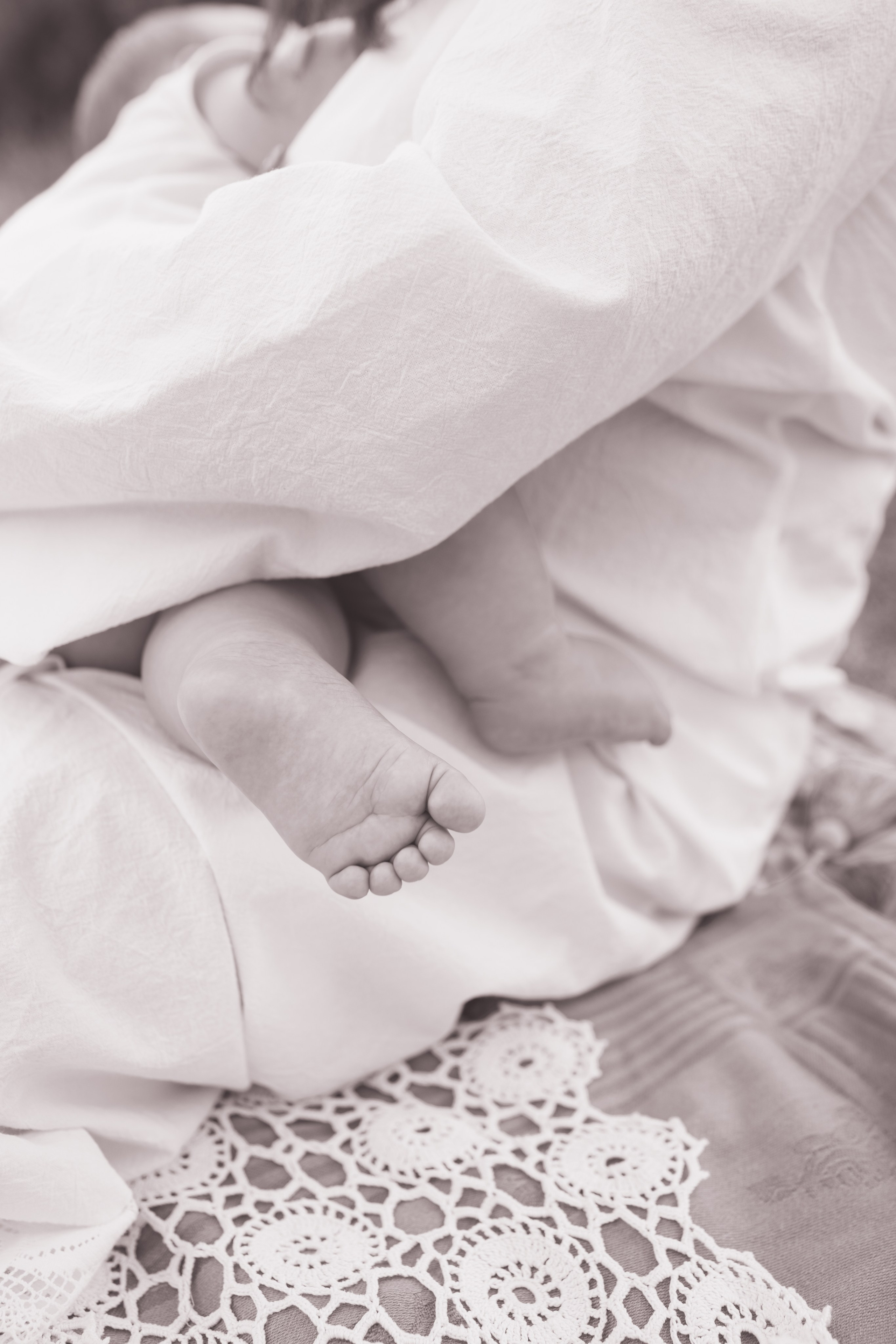 Mother Earth: Proiect de Fotografie Maternitate | Mădălina Beda. Madalina Beda- Artist vizual, fotograf, doula la nastere, consultant babywearing Brasov si in toata tara